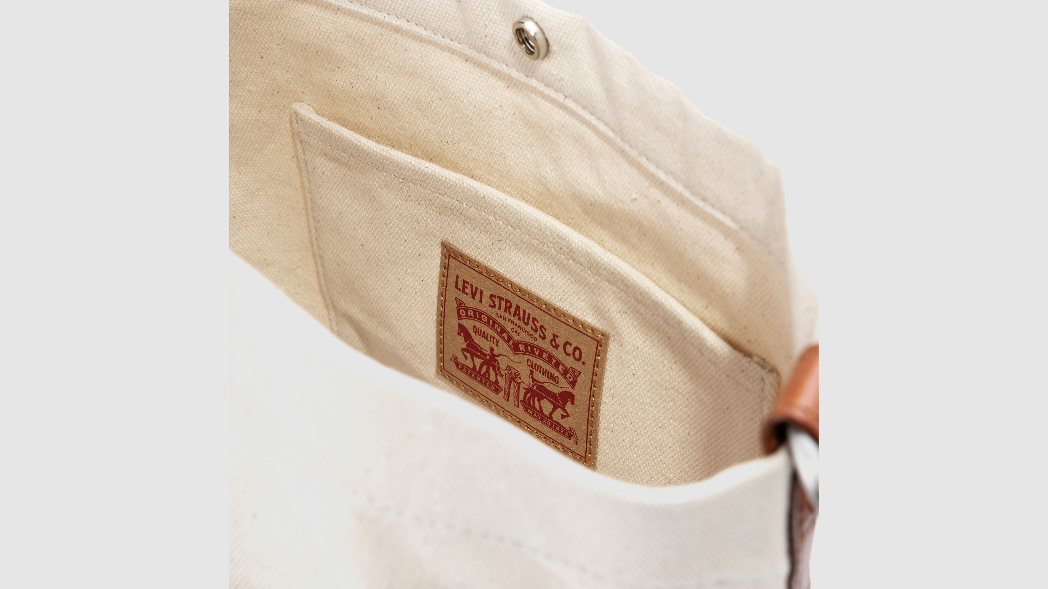 Levi's Heritage Bucket Bag In Ecru