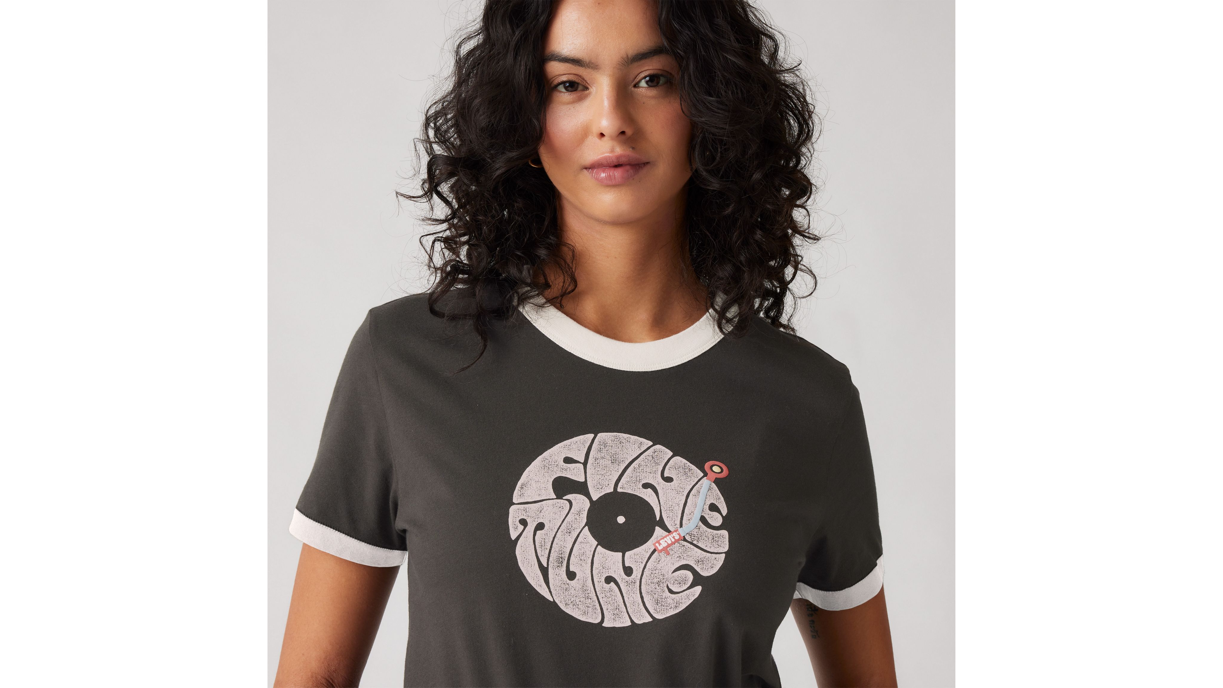 ★ Leey★ LOGO GRAPHICS RINGER TSHIRT BLACK P0000EGM Graphic Essential Sporty Ringer Tee - Black | Levi's® US