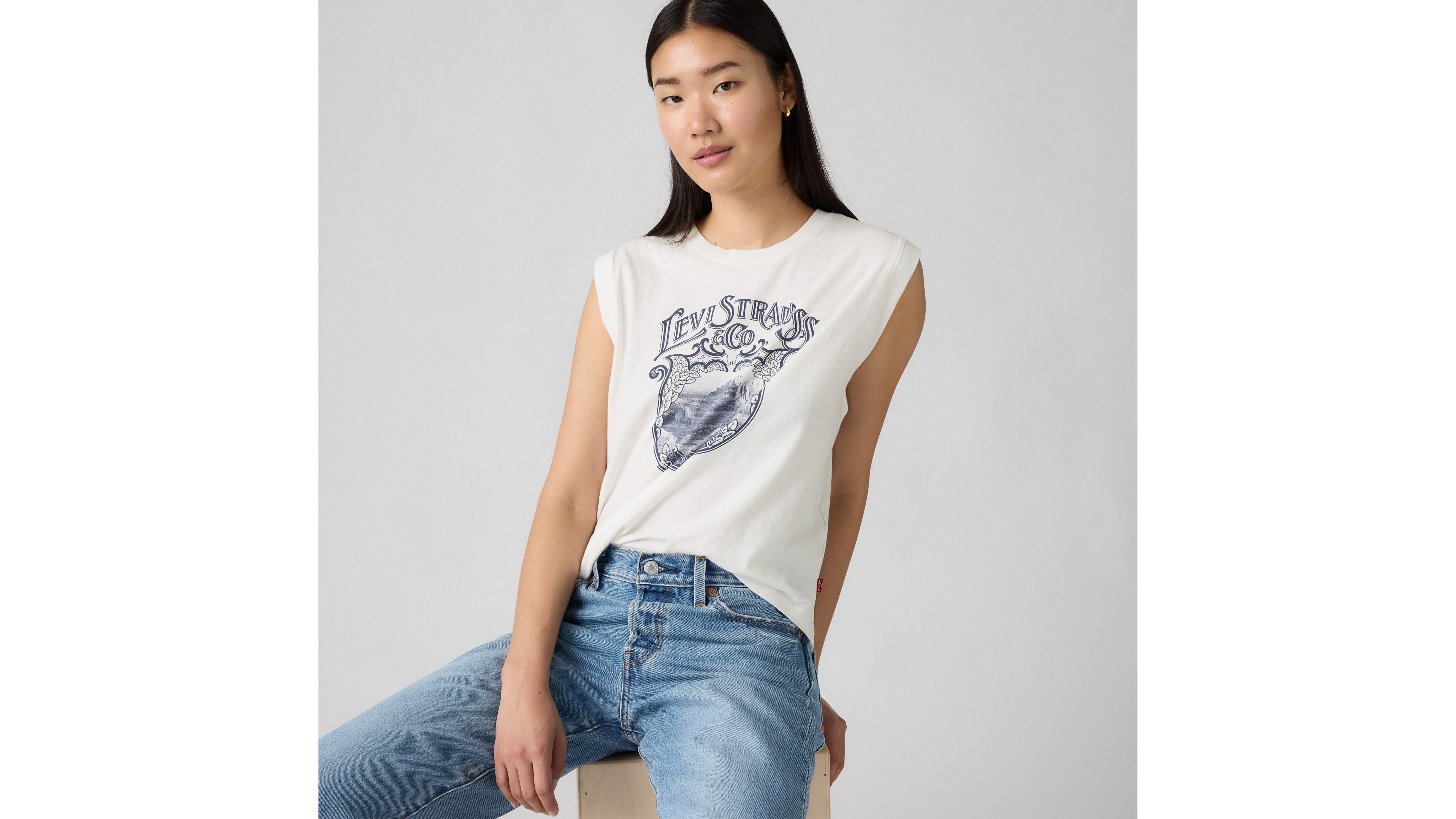 Levi's Graphic Boxy Tank Top In Sugar Swizzle
