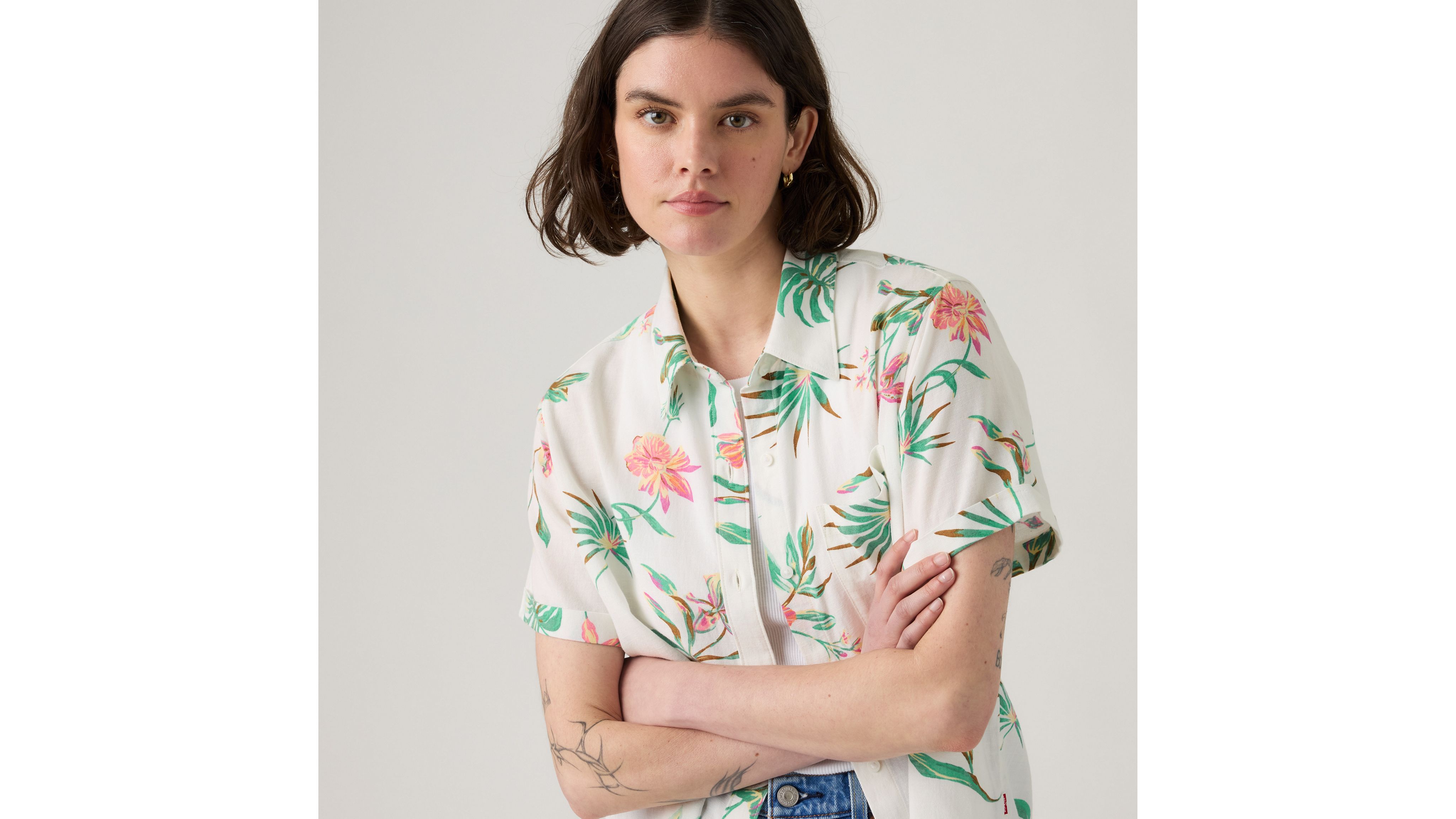 Levi's Darlene Linen Blend Short Sleeve Shirt In Delilah Floral Egret