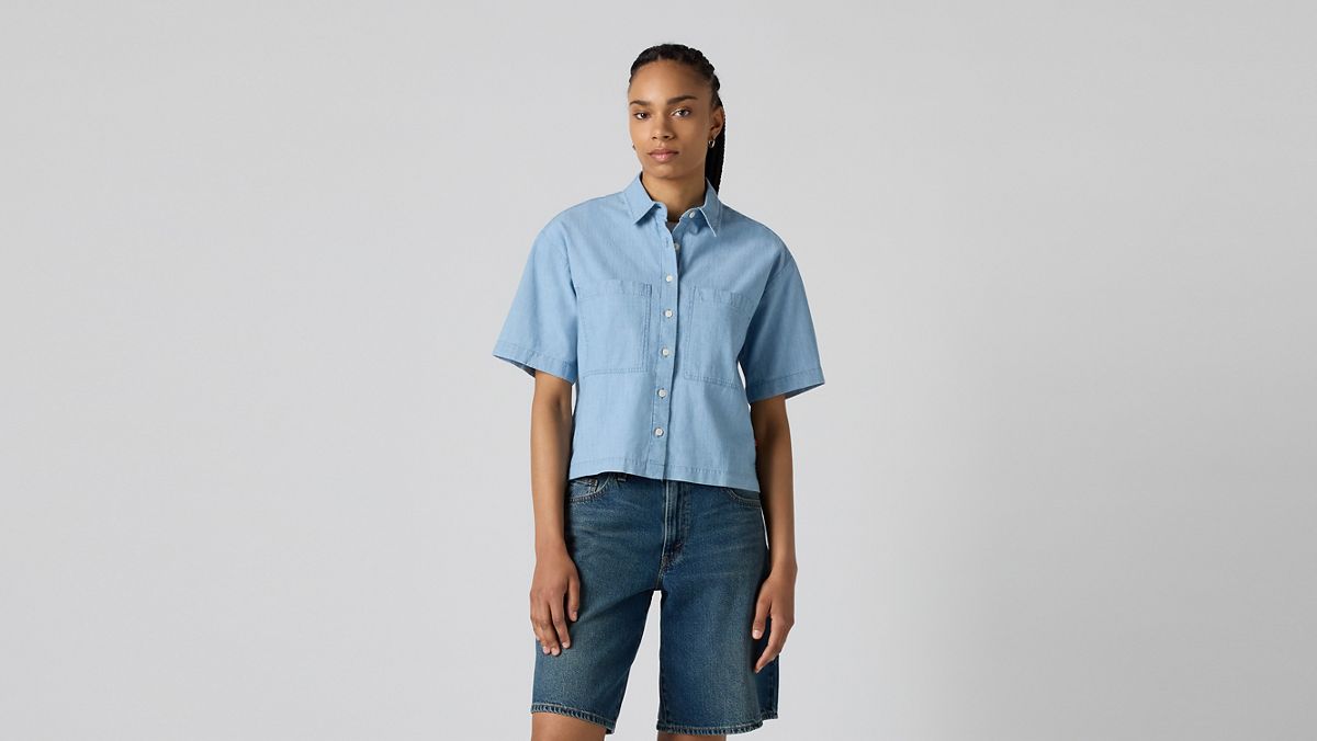 Harlie Short-Sleeve Cropped Button Down Shirt — Brass Organ - Chambray