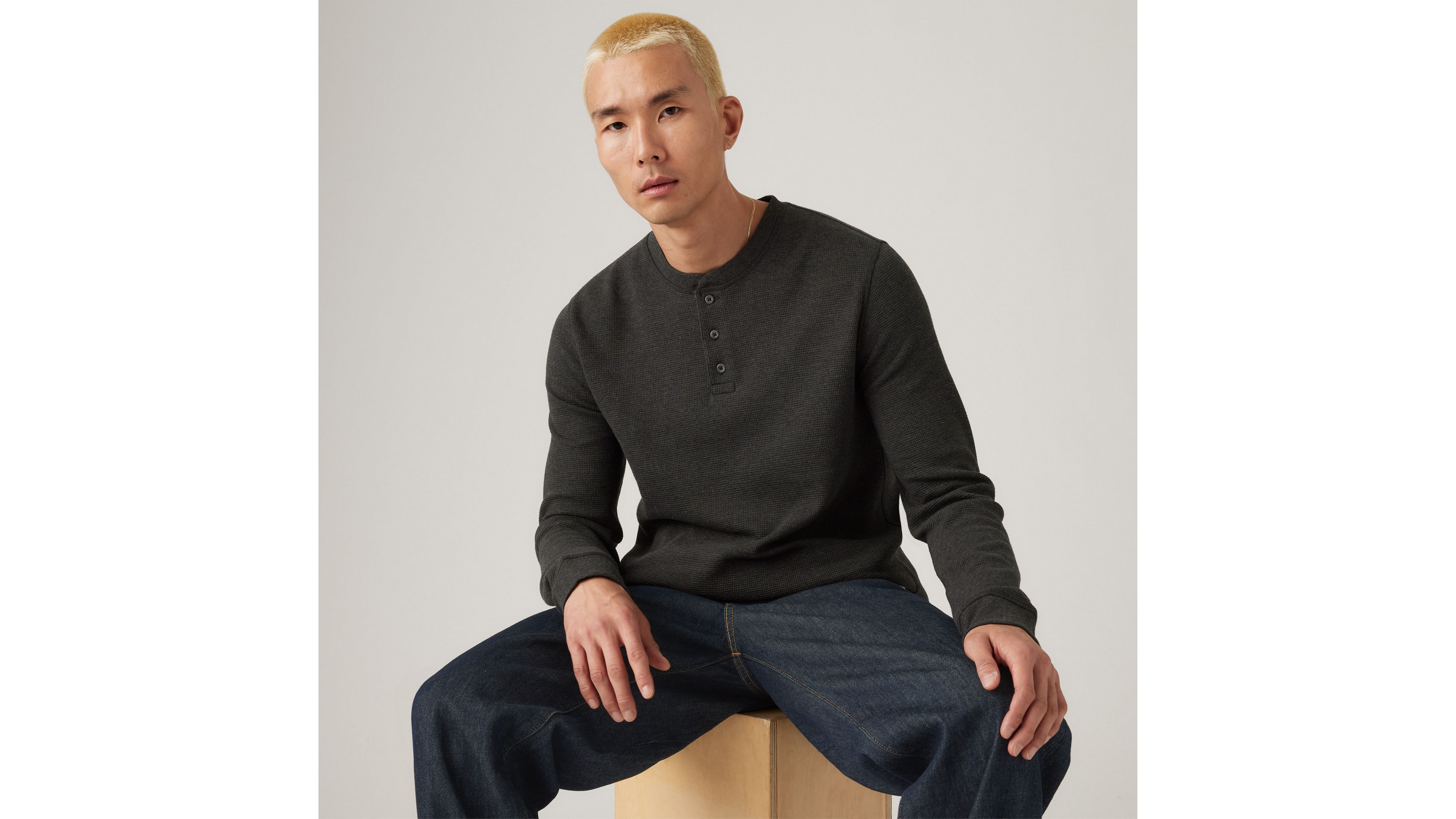 Levi's Long-sleeve Dry Goods Henley In Black