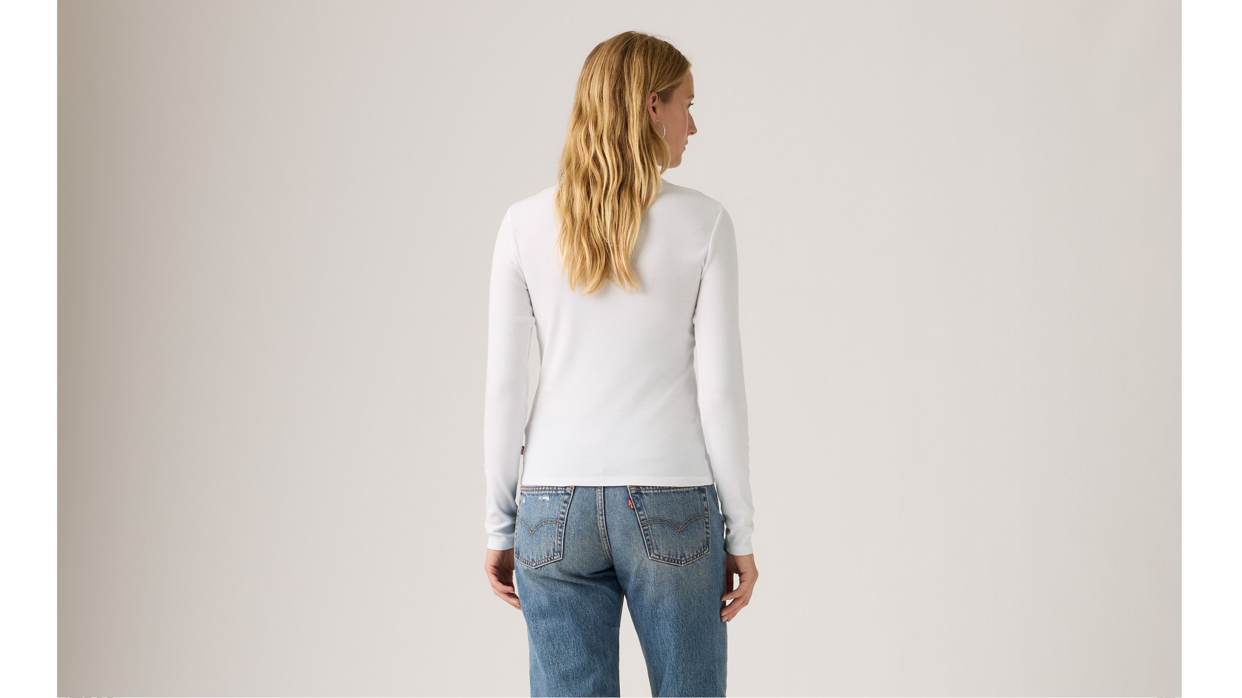 Graphic Essential Long-Sleeve Tee 3