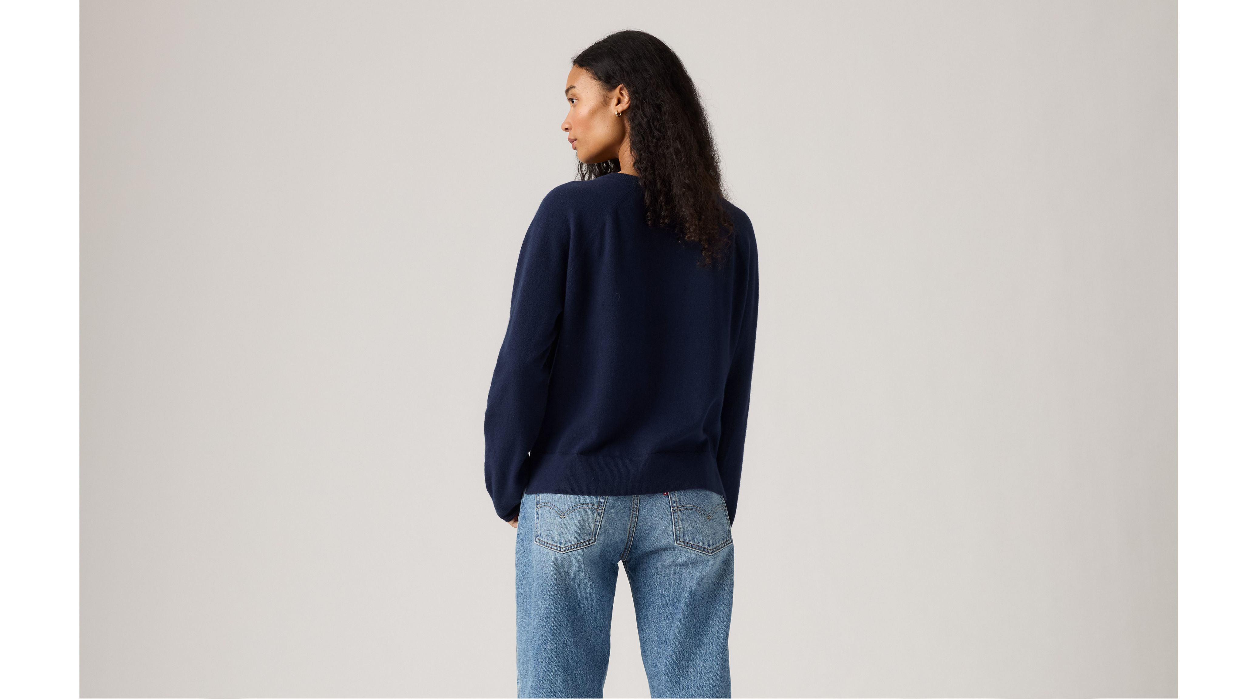 Supermiękki pulower z dekoltem w serek 3