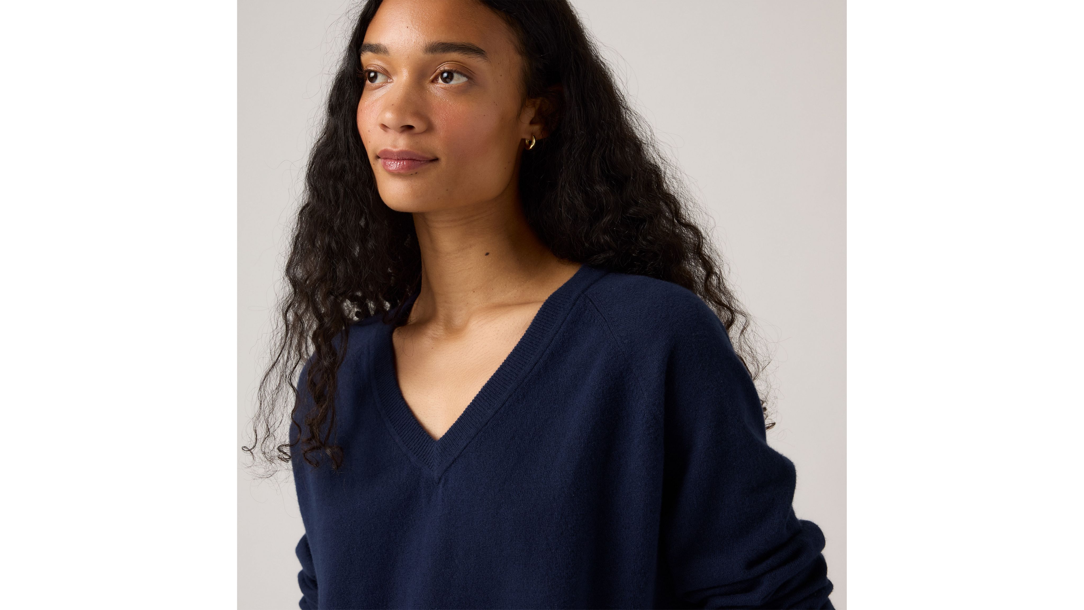 Supermiękki pulower z dekoltem w serek 4