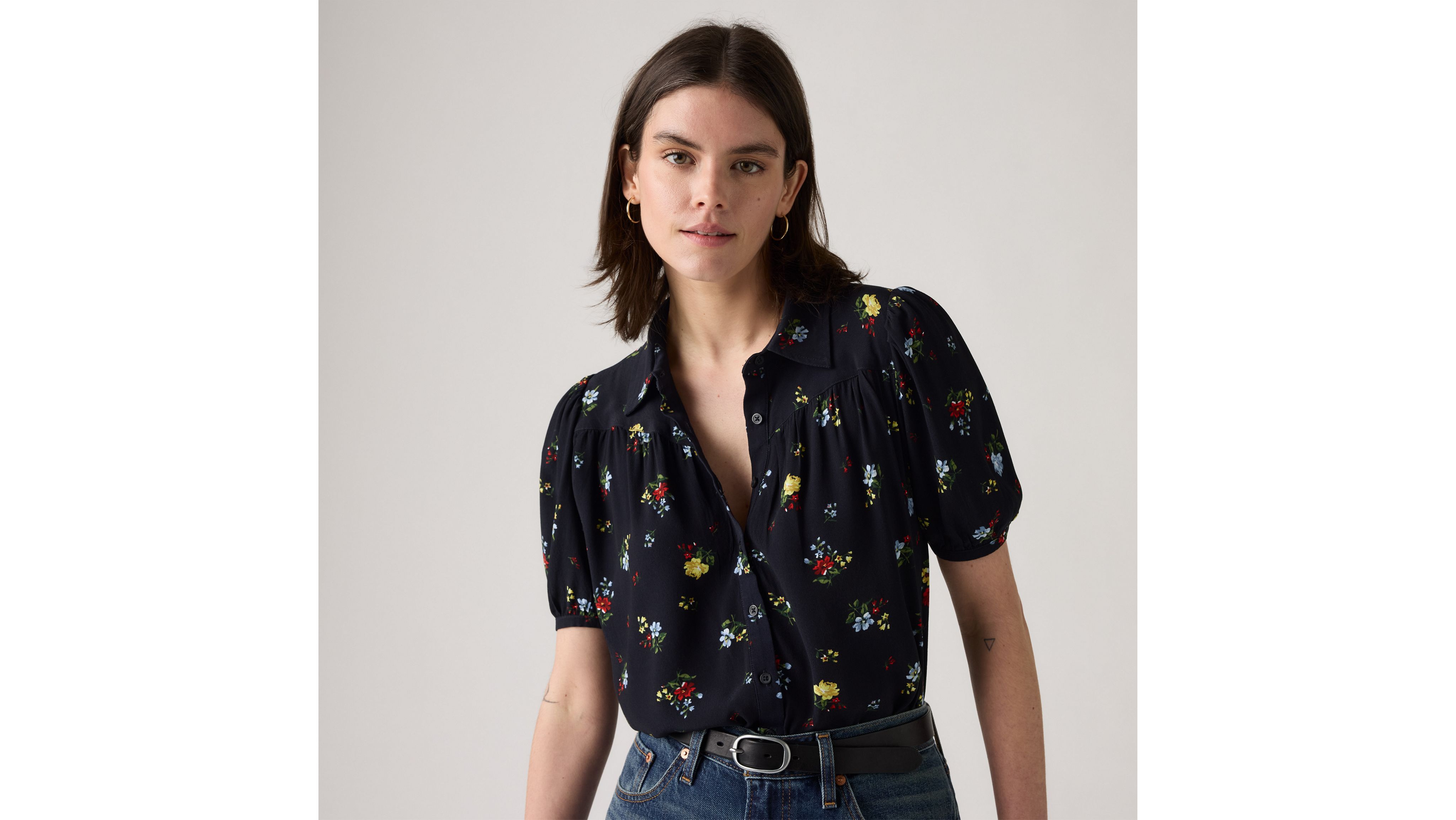 売れ筋商品|||リーバイス カットソー トップス レディース Women's Lea Printed Puff-Sleeve Slim-Fit Blouse My World Is Blue Levi's Women's Lea Printed Puff-Sleeve Slim-Fit Blouse - Macy's