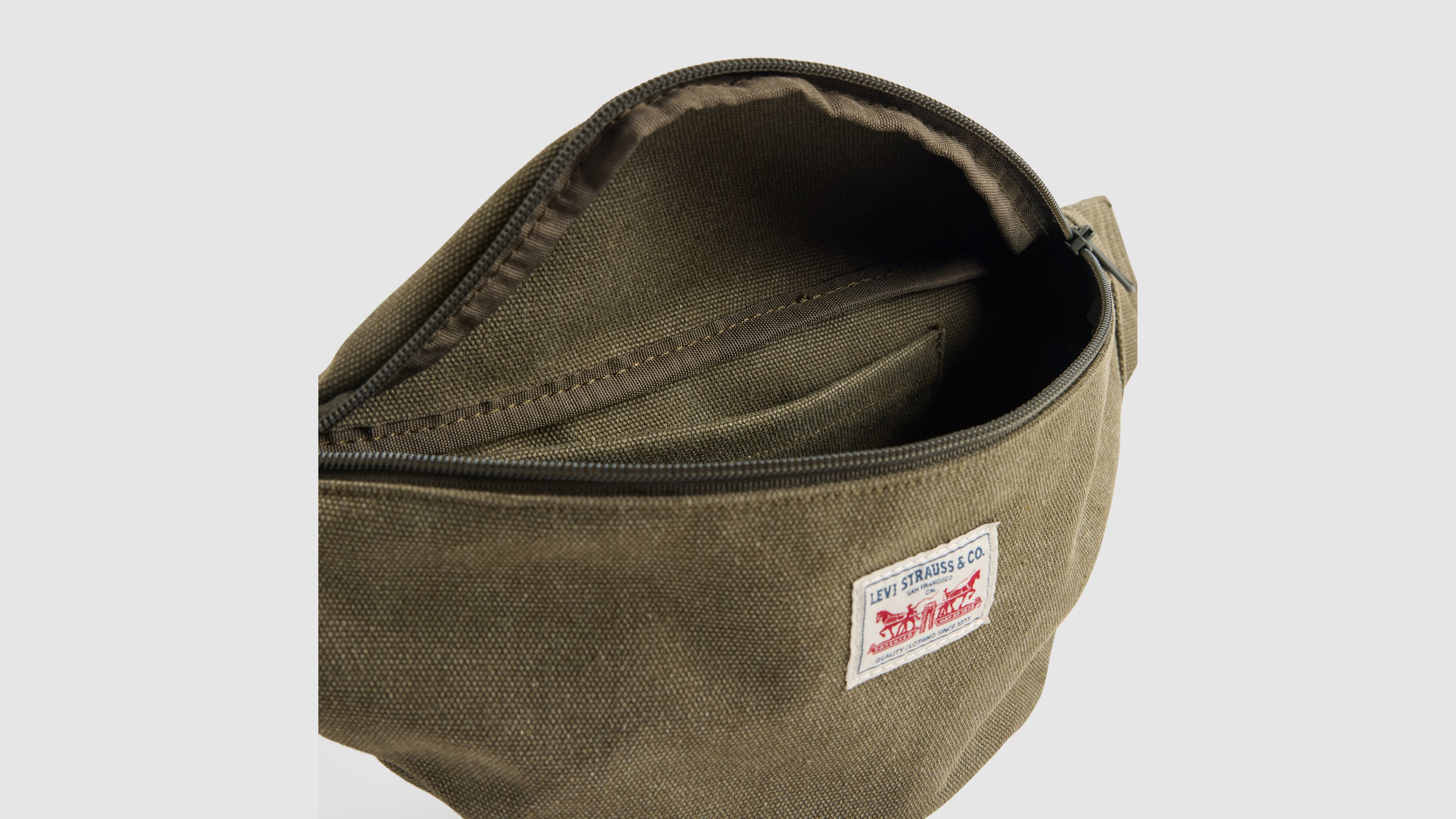 Levi's® Duboce Sling Bag 5