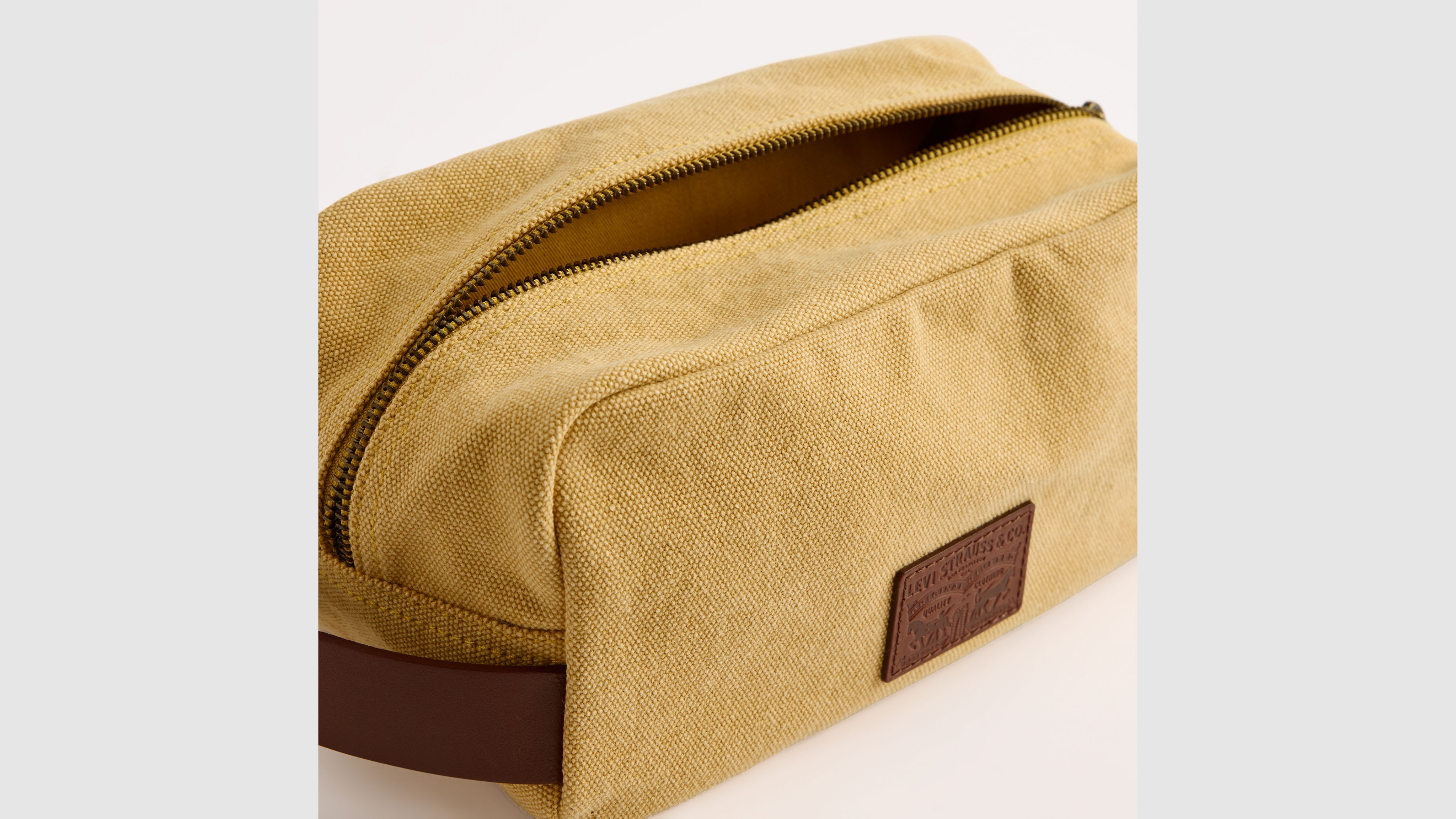 Levi's Dopp Kit In Neutral