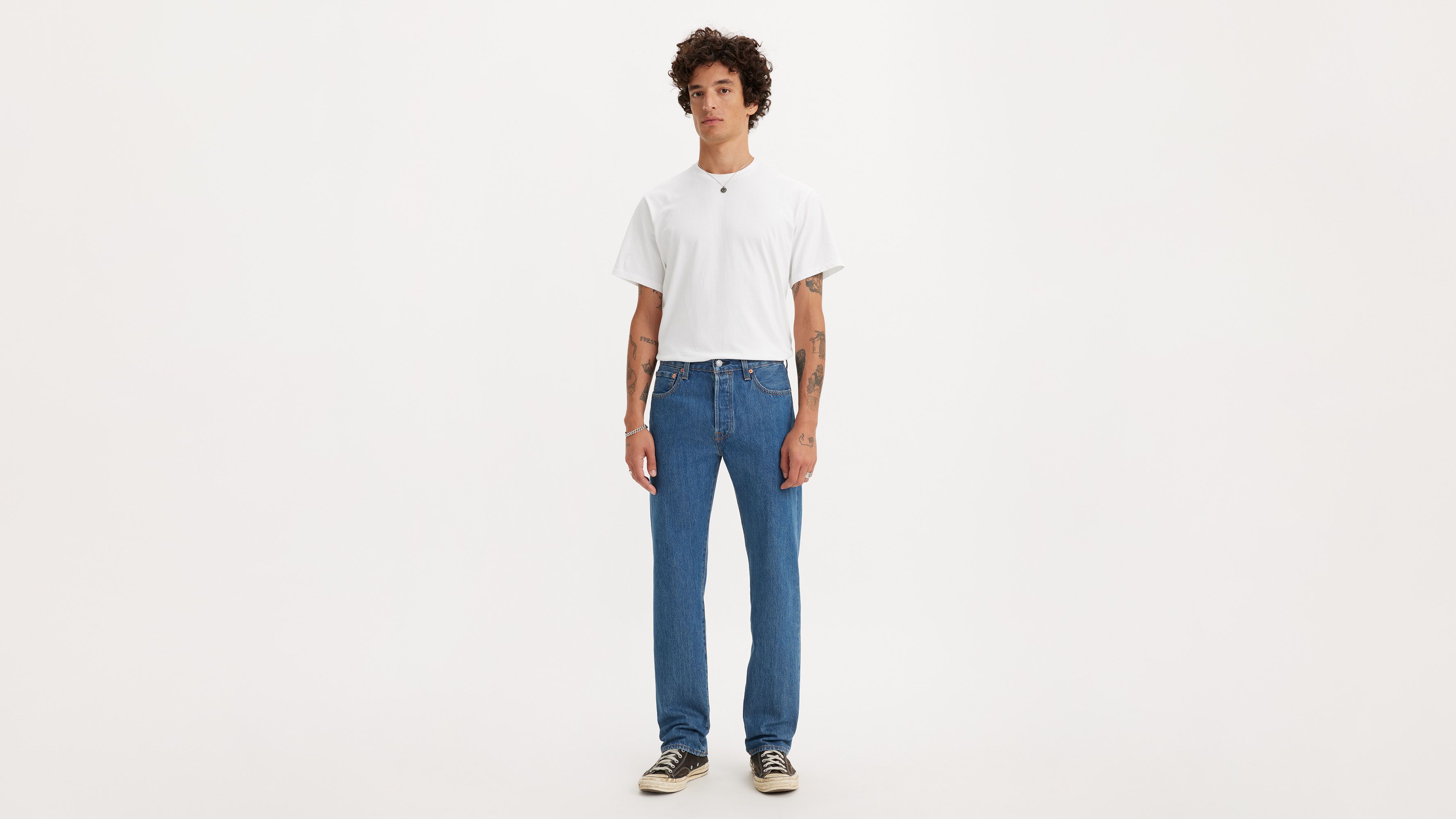 levi's medium wash jeans