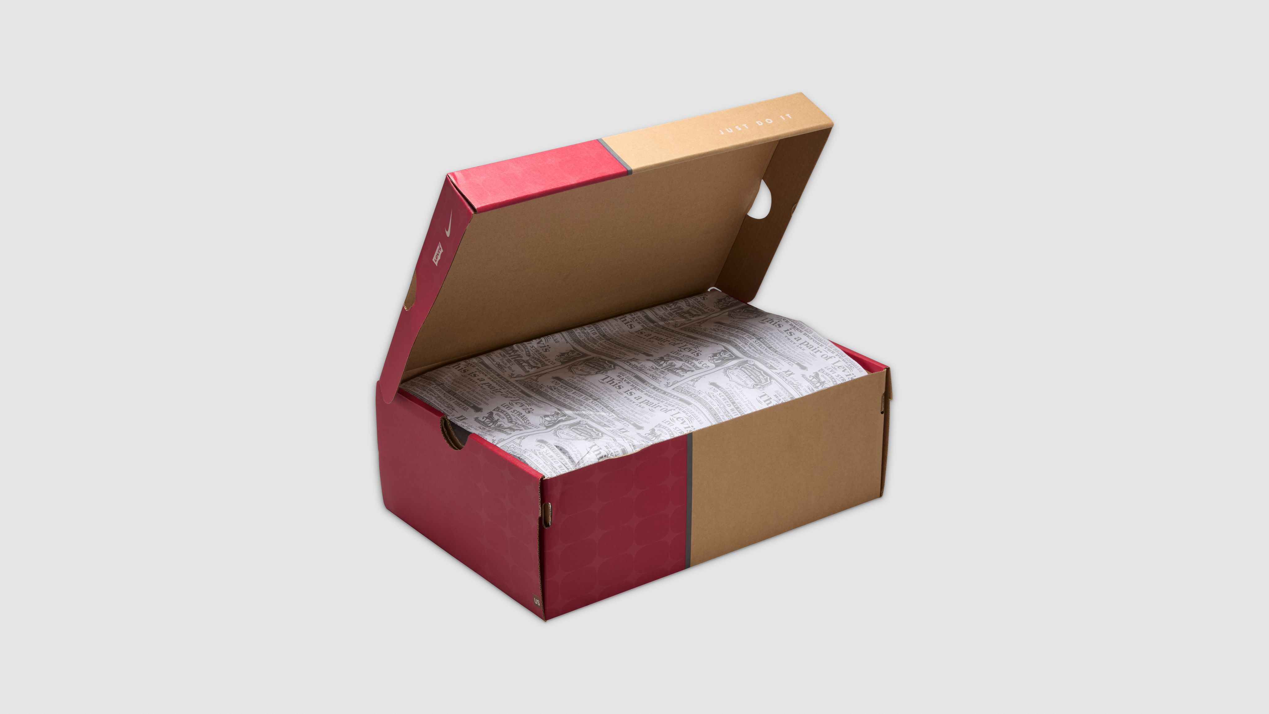 Levi’sMD x Nike Air Max 95 13