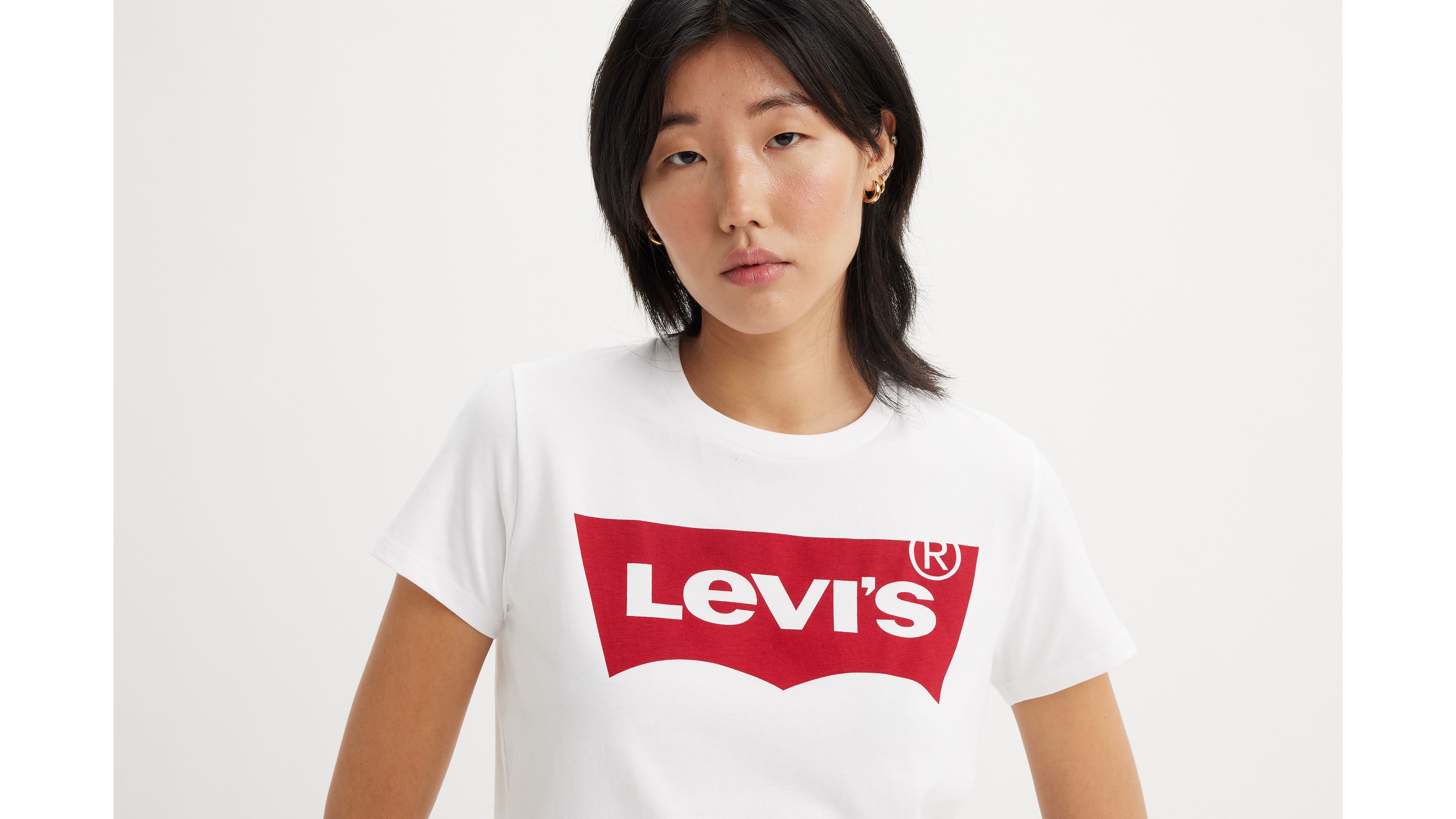 Levi's white t shirt with on sale red logo women's