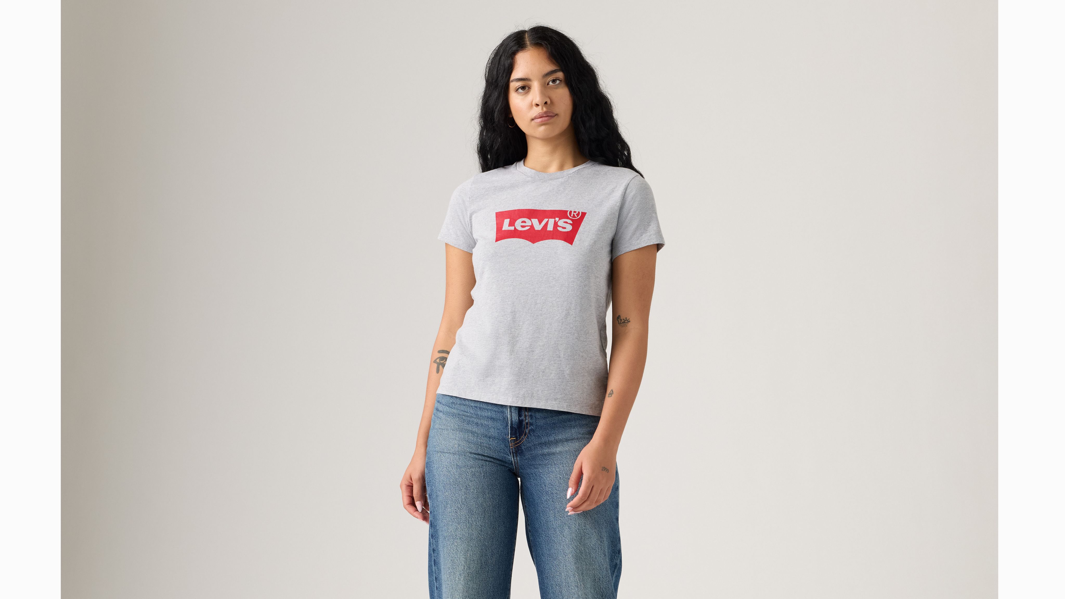 売れ筋商品|||リーバイス Tシャツ トップス レディース Women's Perfect Graphic Logo Cotton T-shirt Grey Logo Perfect Crewneck T-shirt - Grey | Levi's® CA