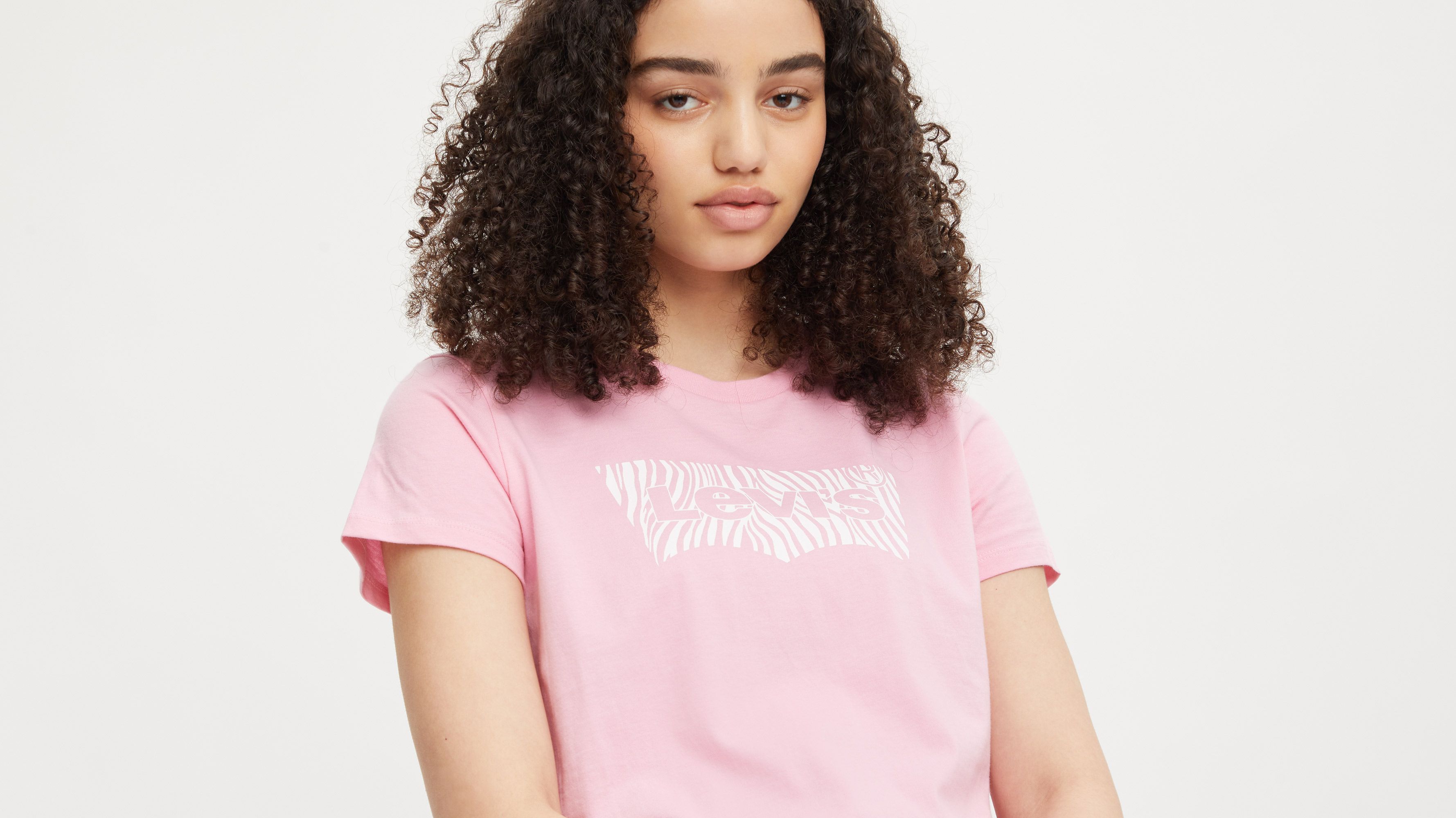 levis pink tshirt