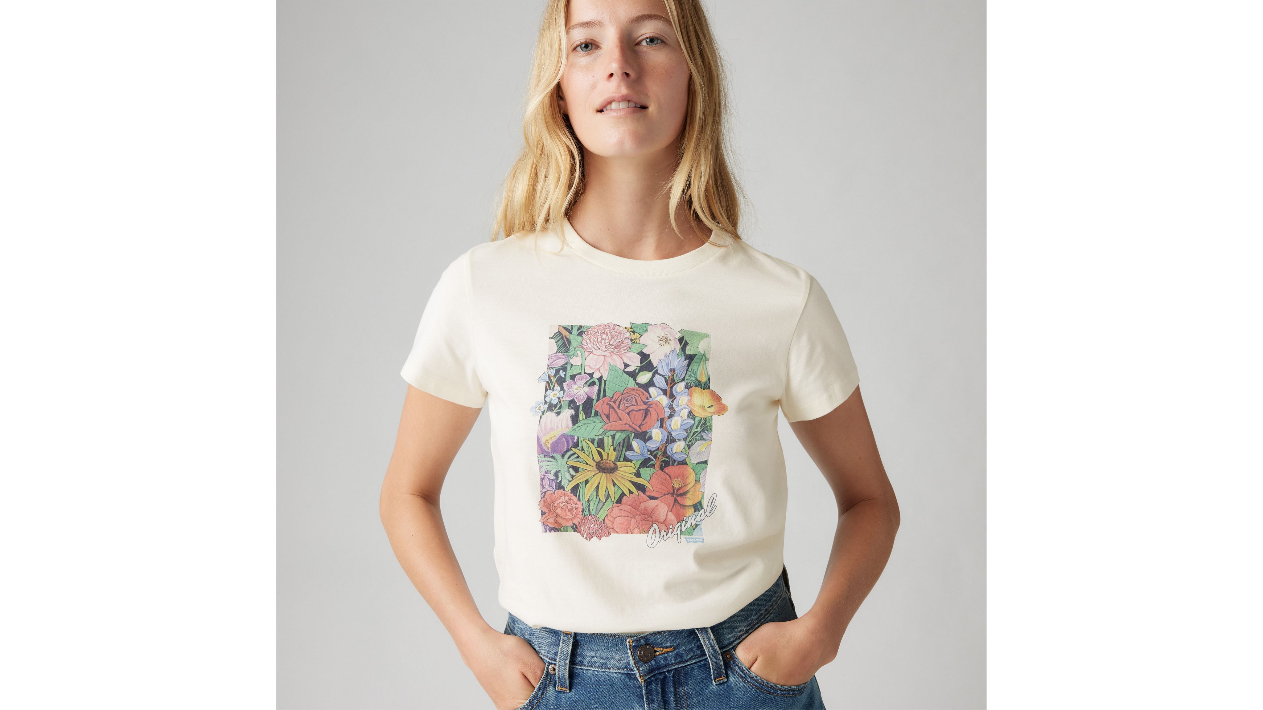 売れ筋商品|||リーバイス Tシャツ トップス レディース Women's Perfect Graphic Logo Cotton T-shirt Floral Bandana Print Navy Blazer Levi's Graphic Perfect T-shirt In Floral Bandana Print
