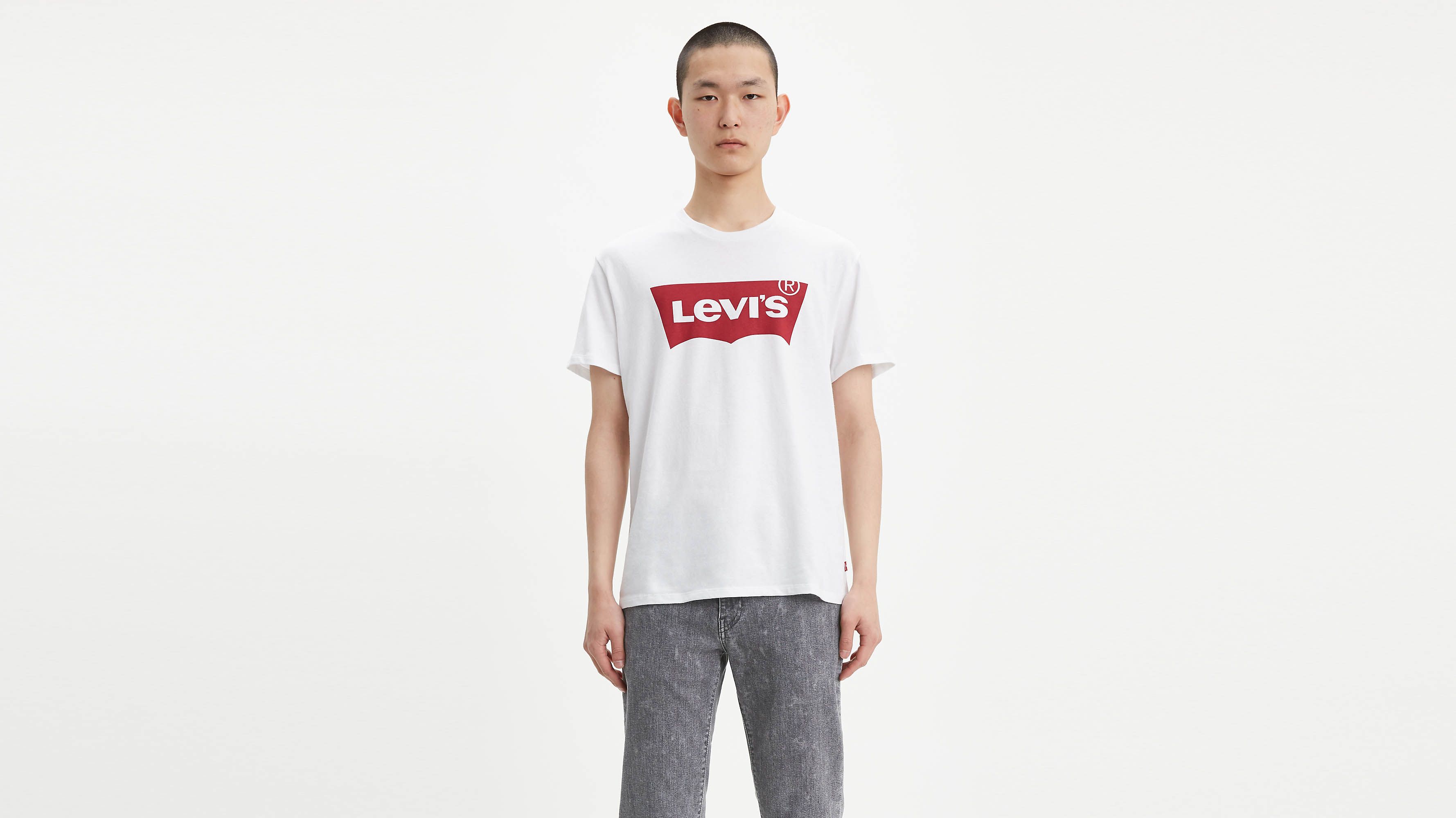 levis white t-shirt