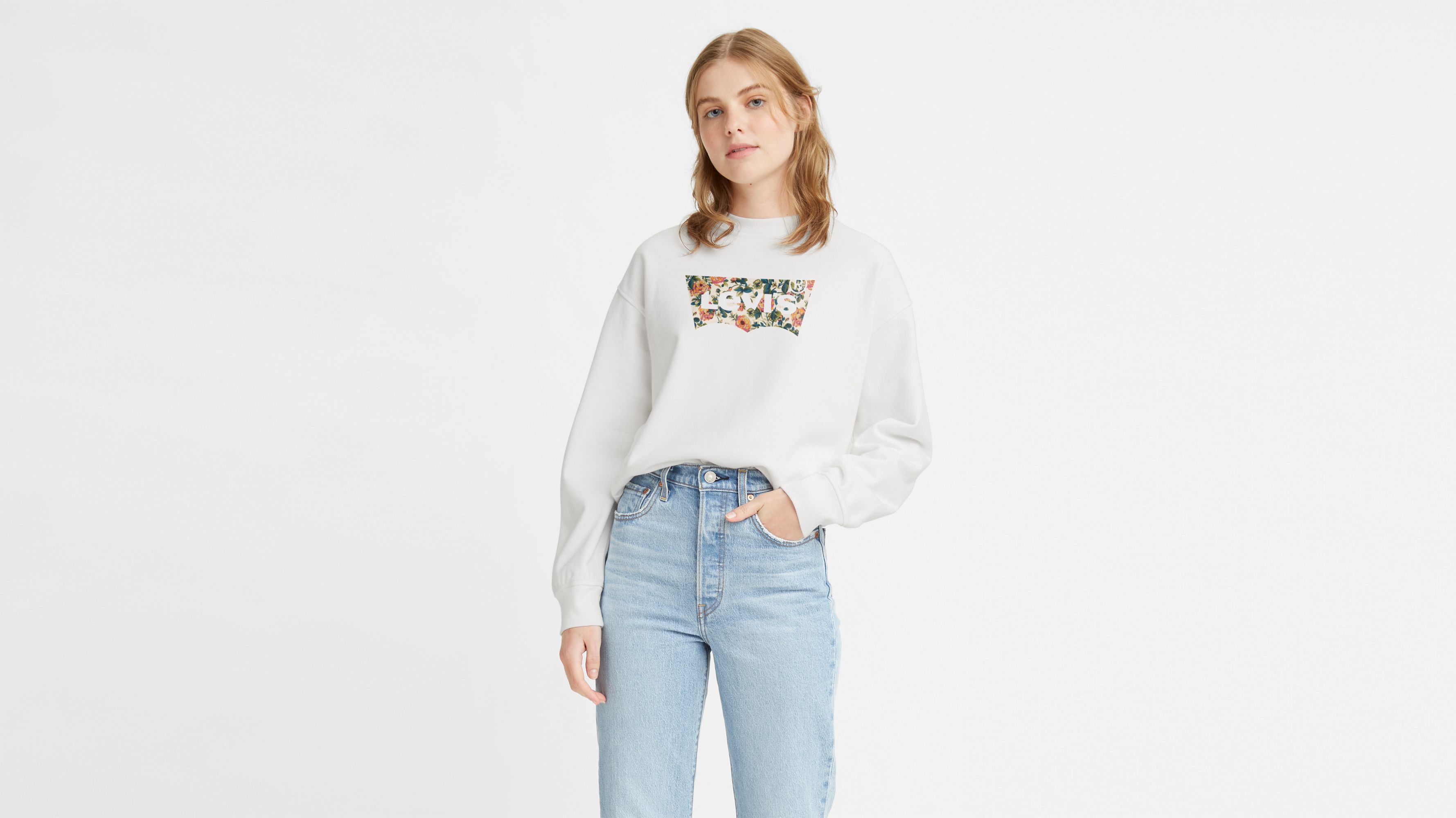 White levi's store sweatshirt womens