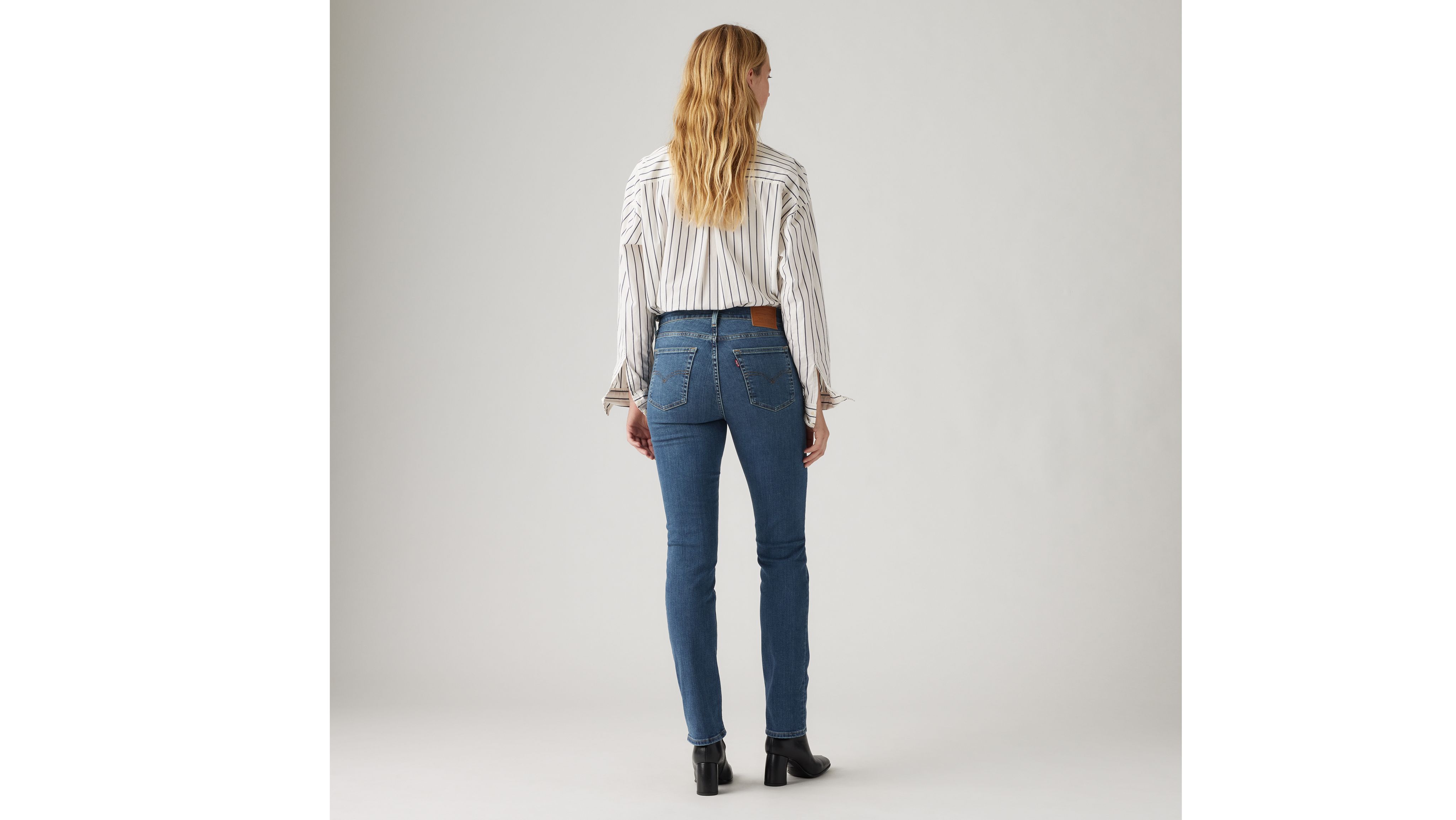 Levi's 724 High Rise Straight Jeans In Blue Wave