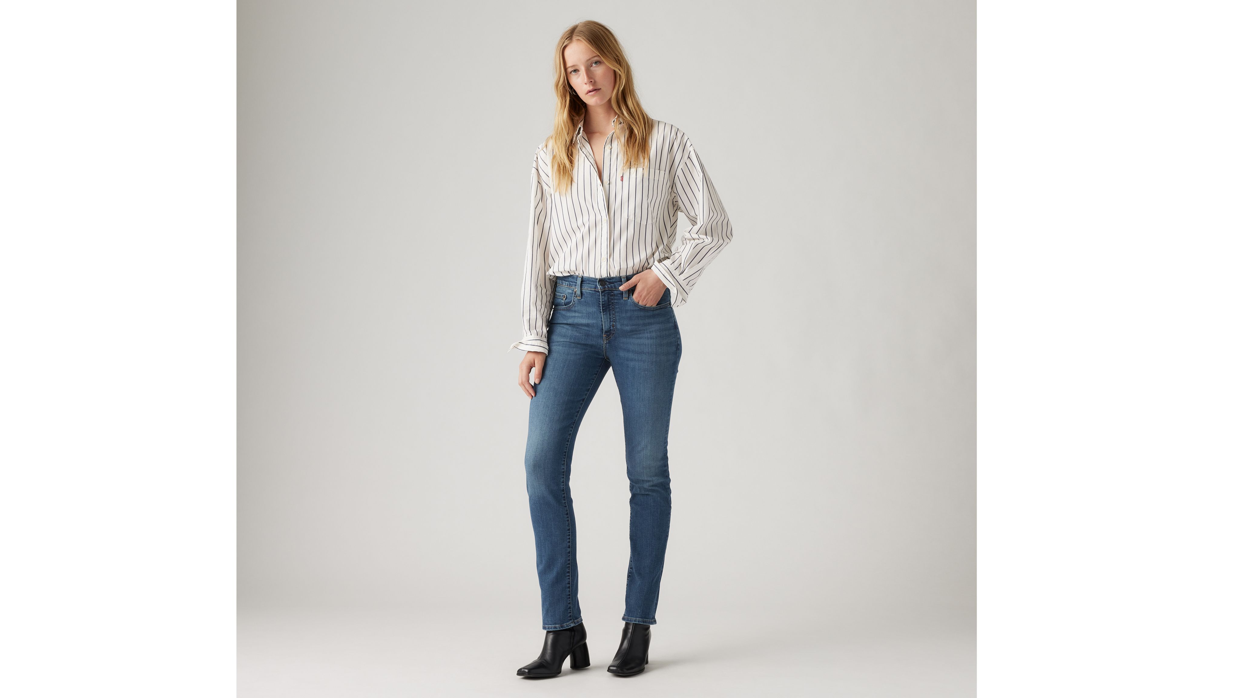 Levi's 724 High Rise Straight Jeans In Blue Wave