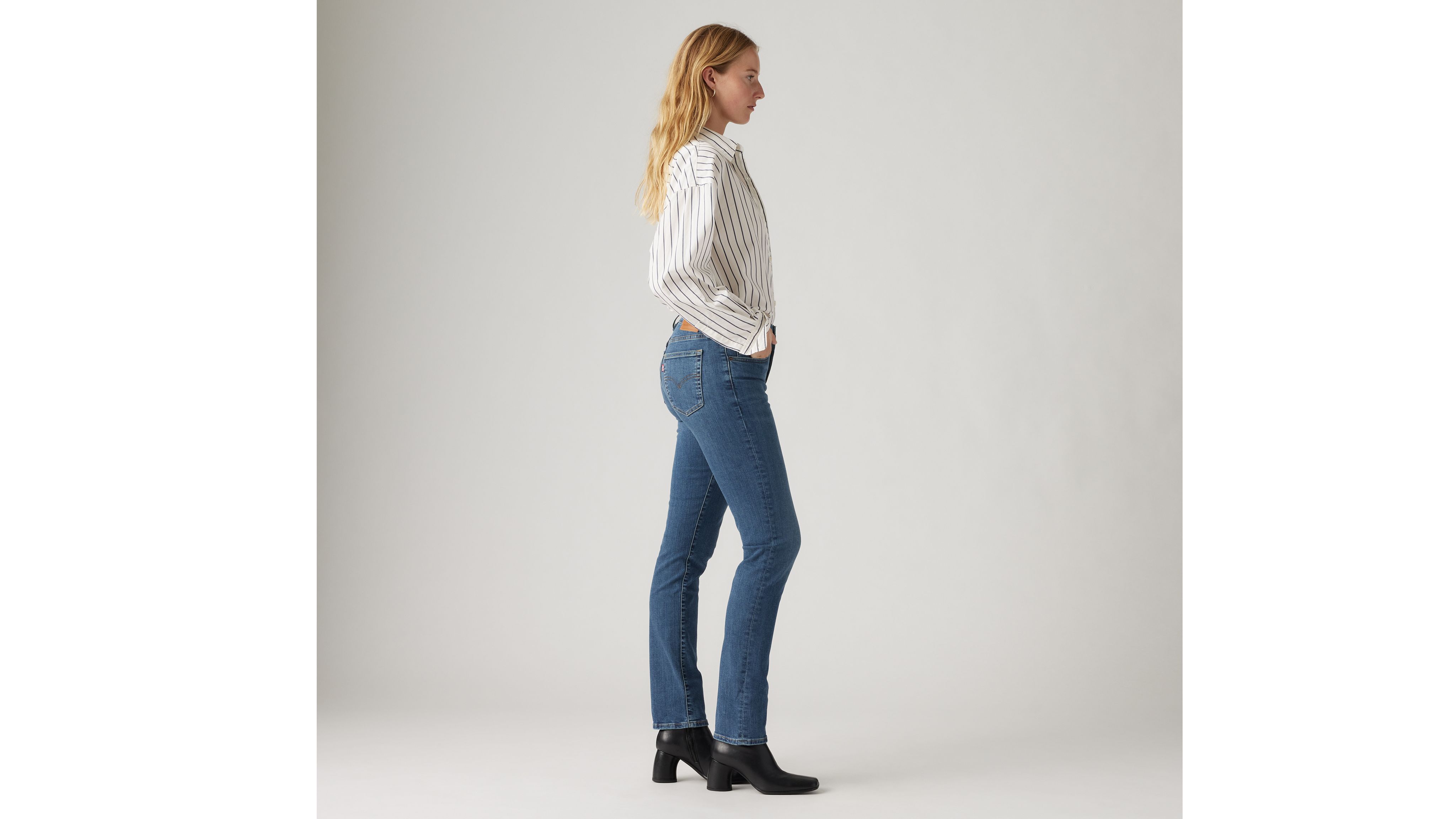 Levi's 724 High Rise Straight Jeans In Blue Wave