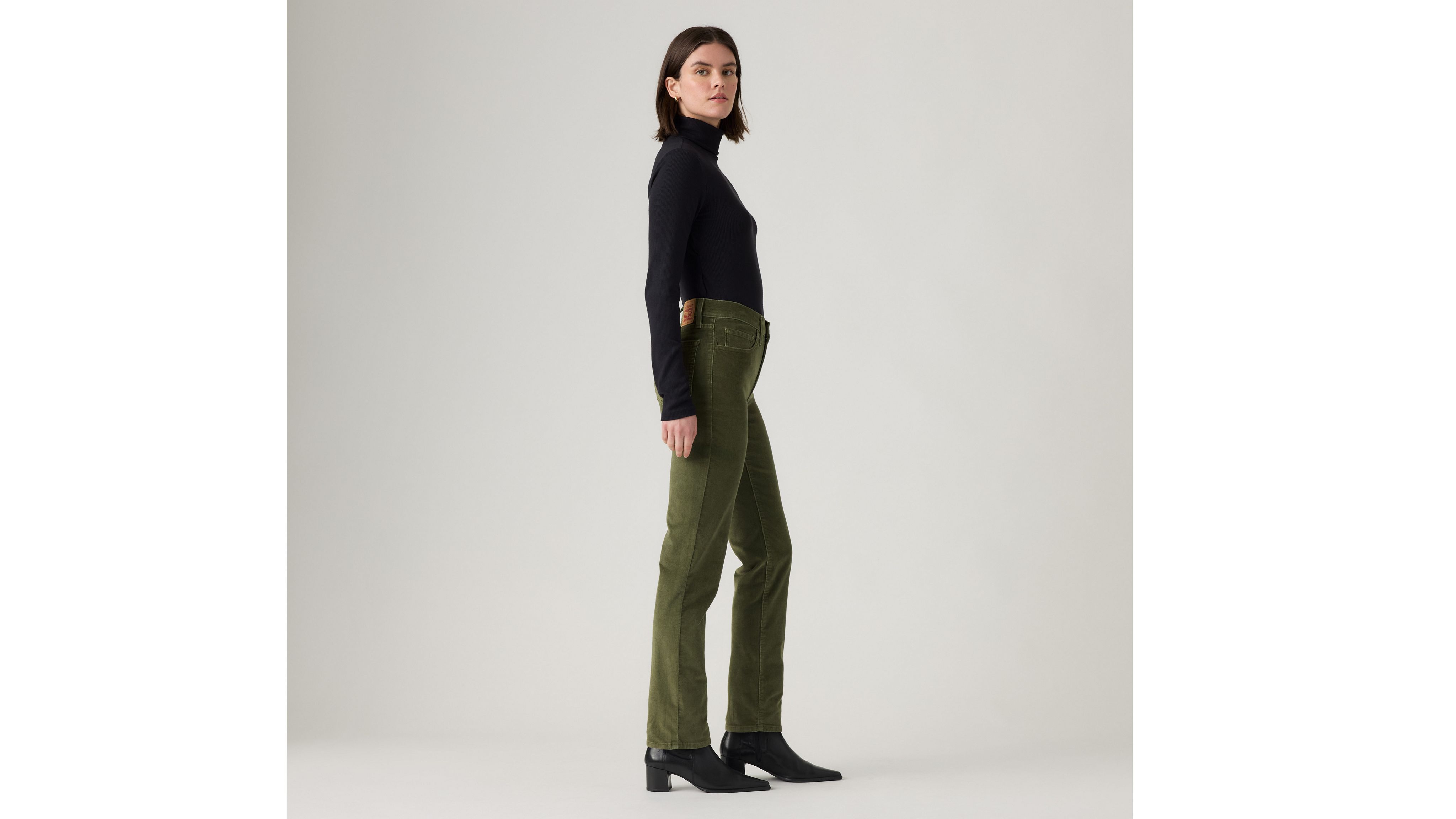 724 High-Rise Straight Corduroy Women's Pants