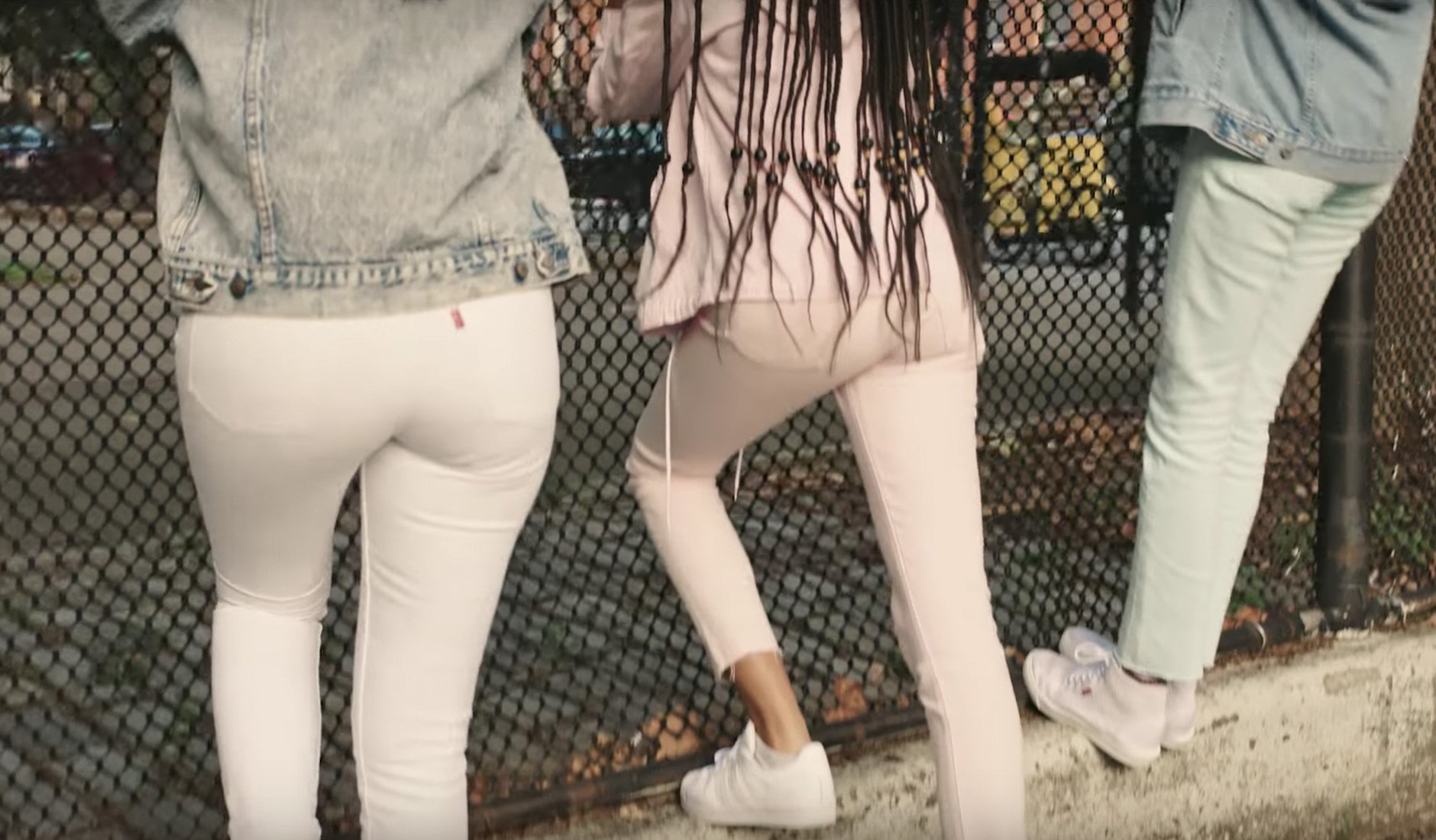 smotret-video-zhenskie-kolenki-tolstozhopih-v-ochko-porno