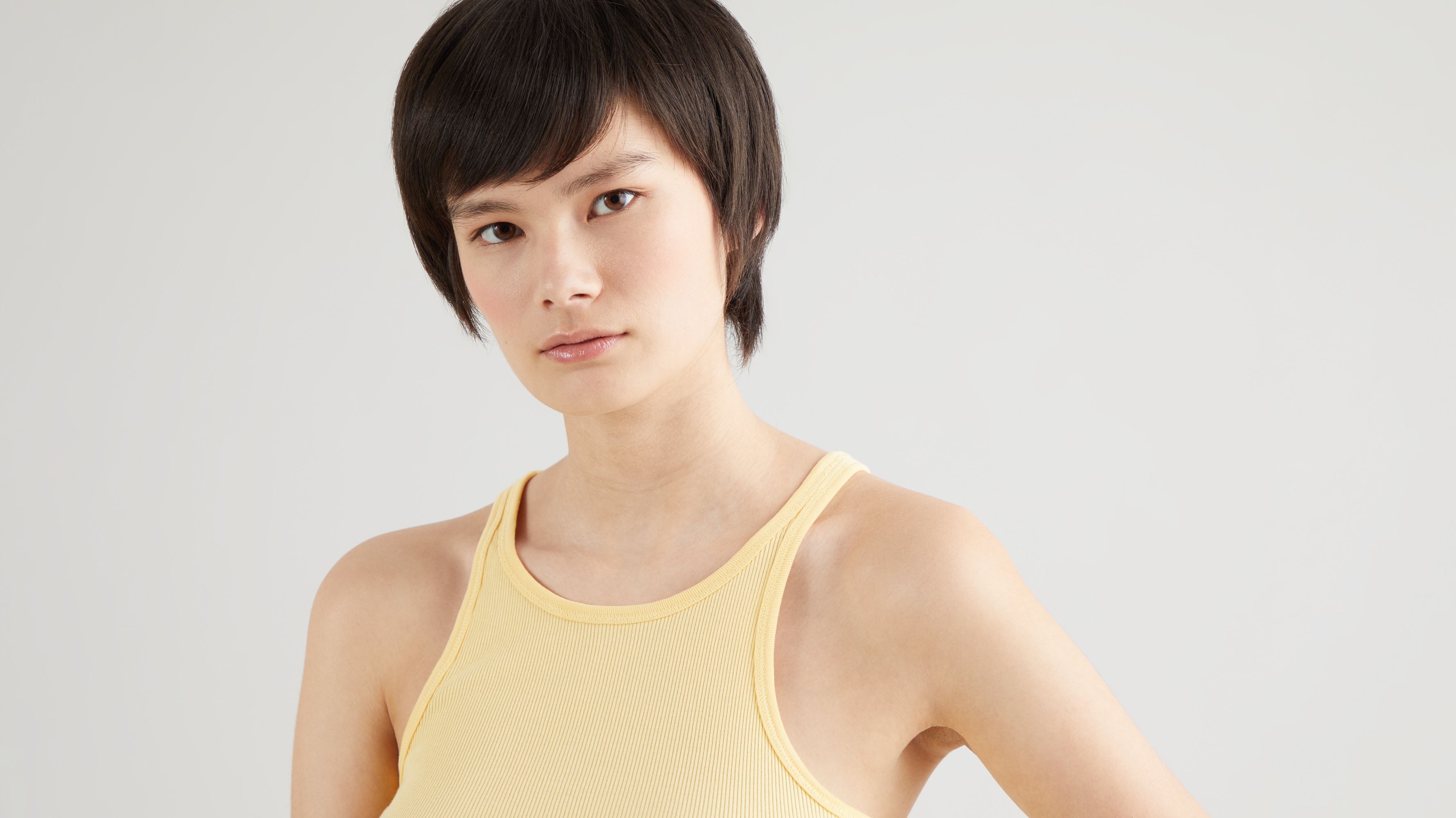 Camiseta de tirantes de cuello alto 3