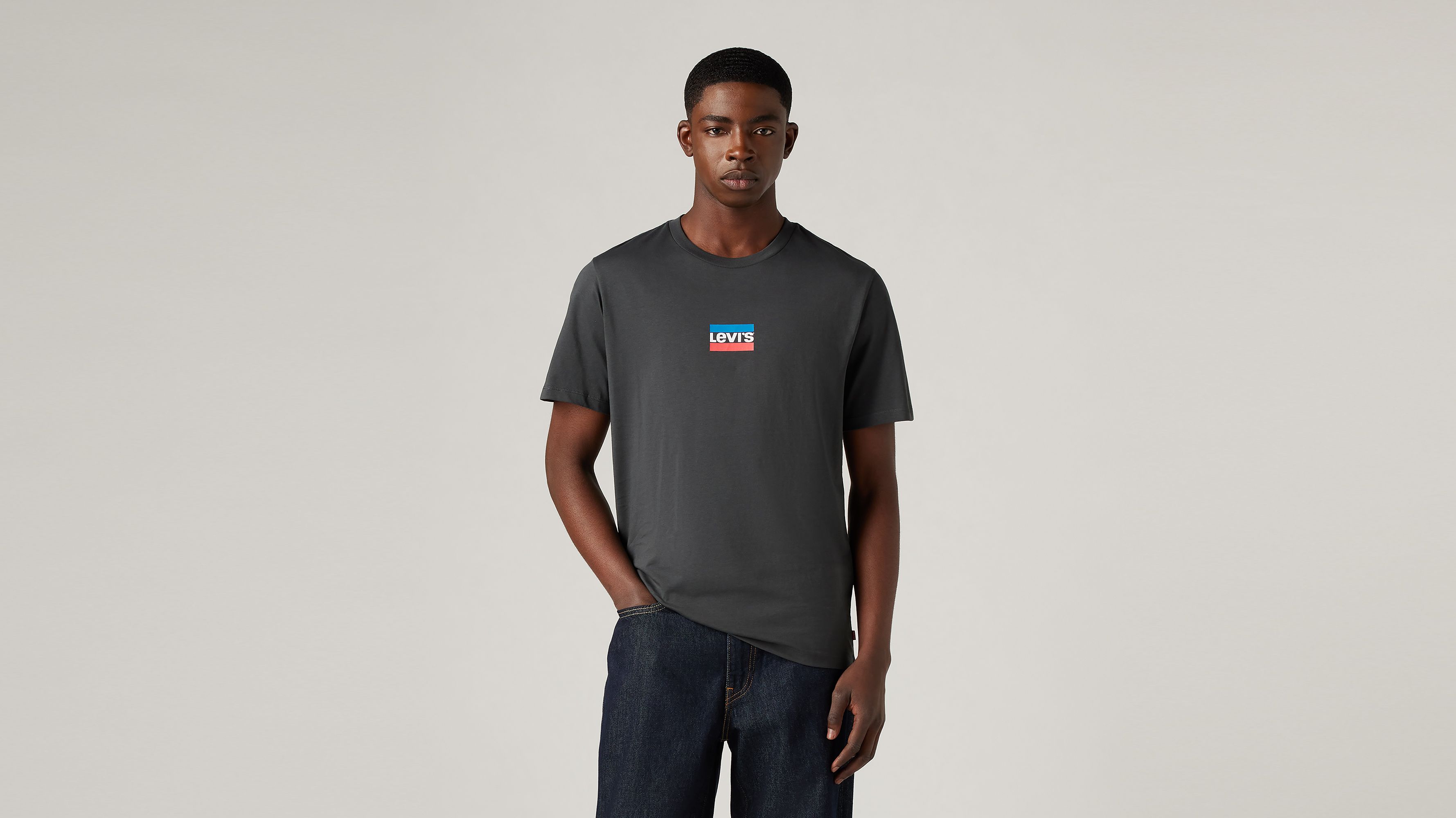 T-shirt med rund hals och tryck 1