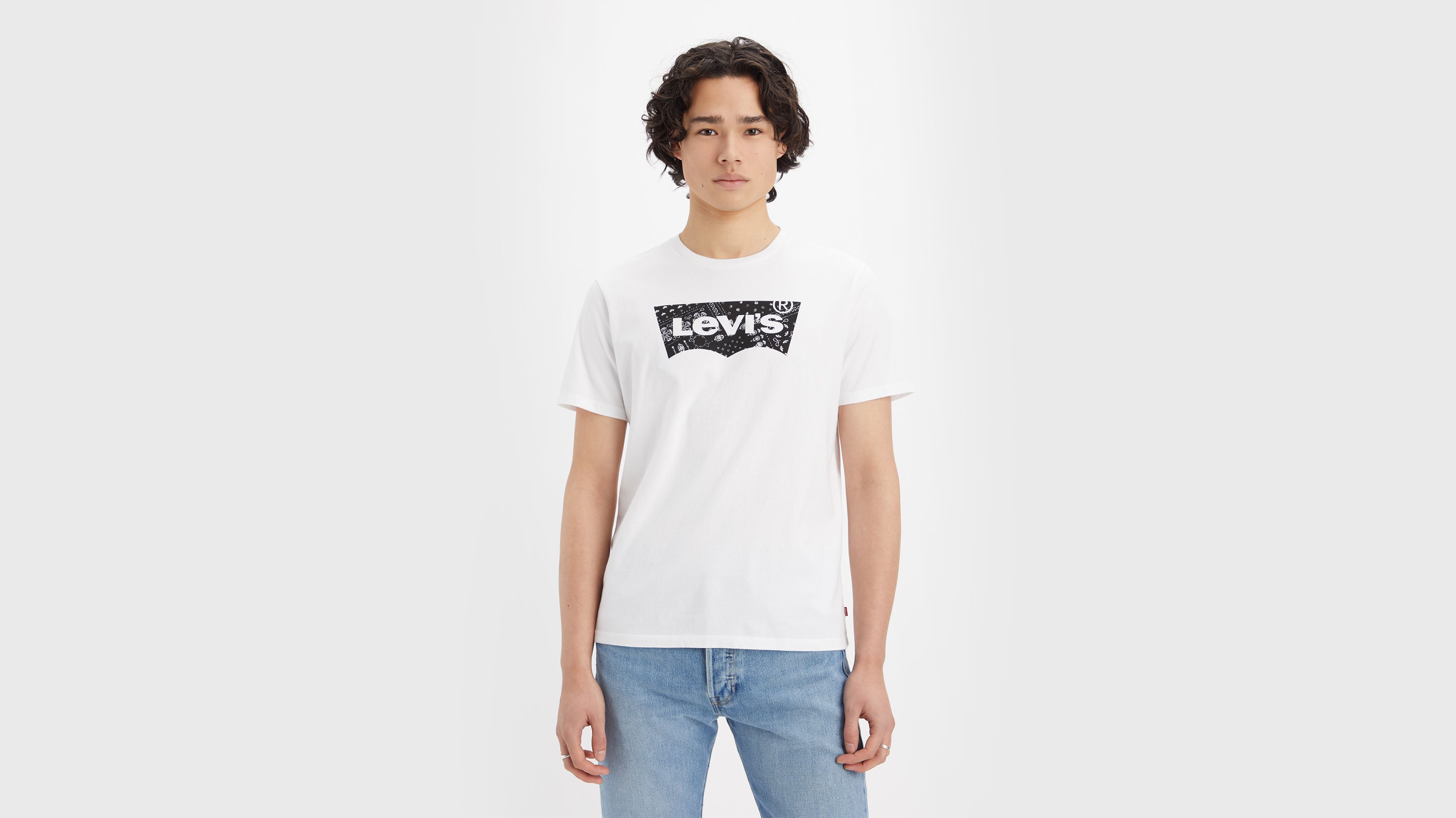 Levis white hot sale tee