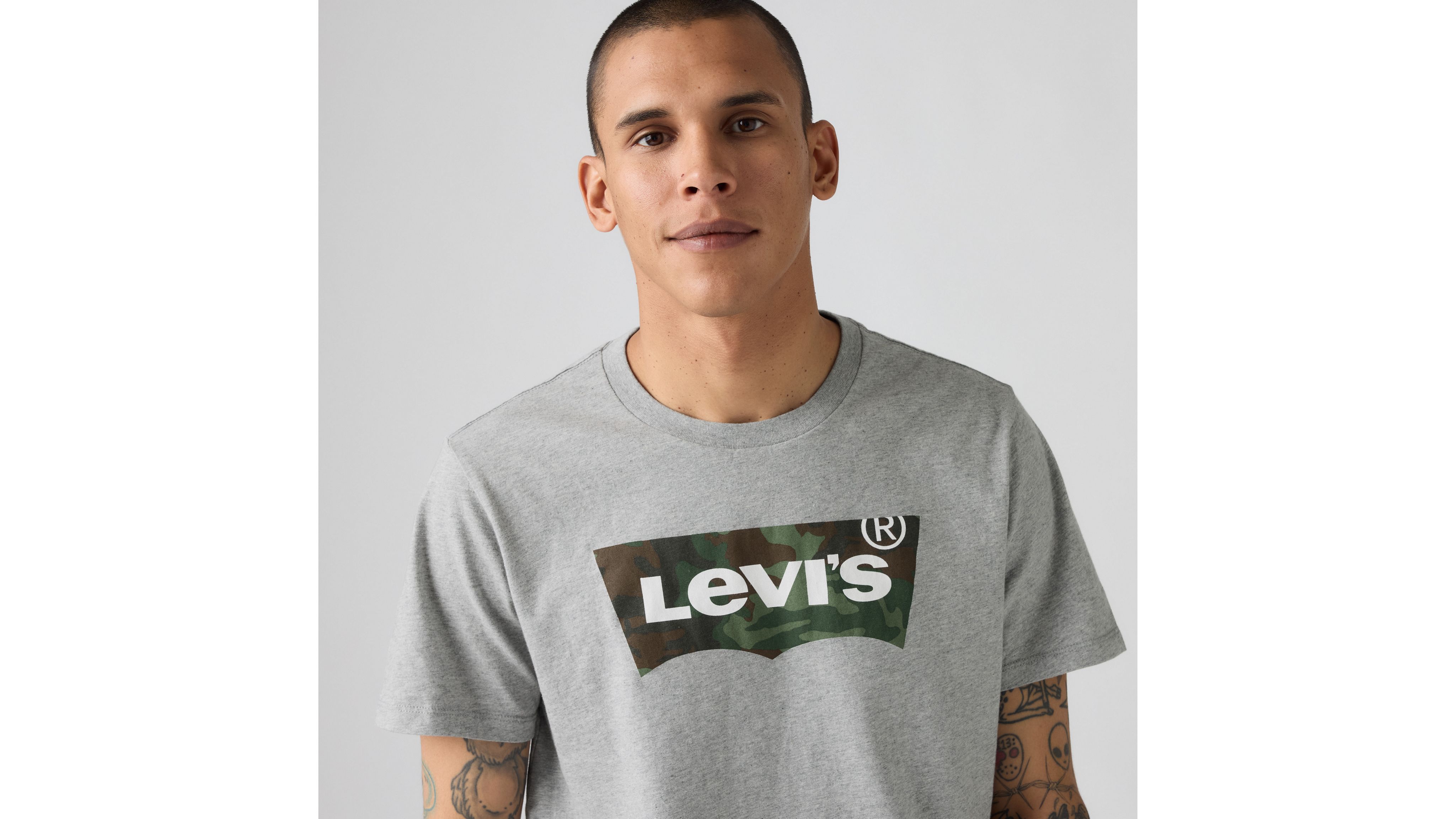◆LEE◆ Bottle graphic man to man light gray Bruce Lee on Turntables Graphic T-Shirt – The Coop Ink
