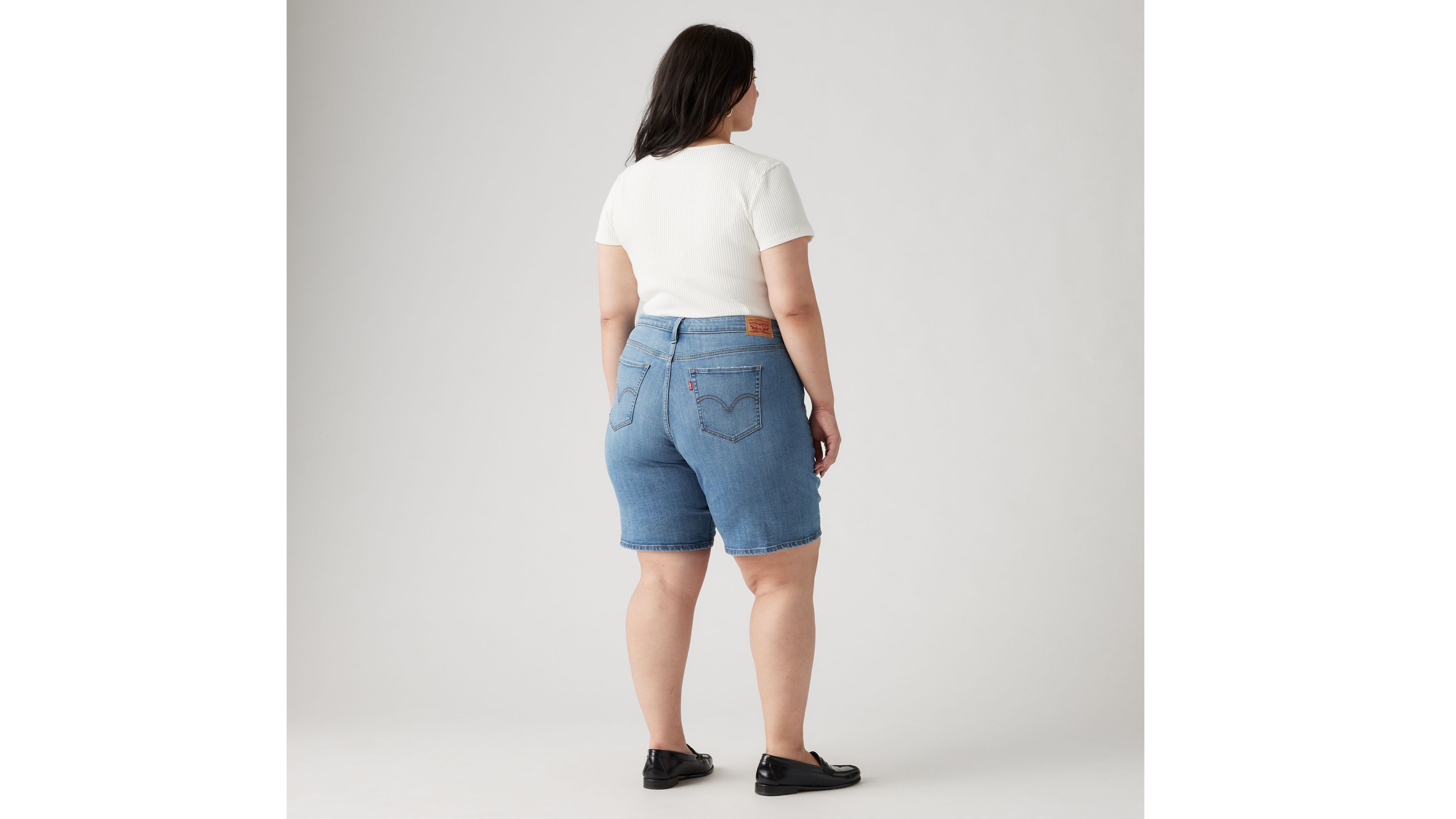 LEVI'S MID LENGTH WOMEN'S SHORTS (PLUS SIZE) 22 