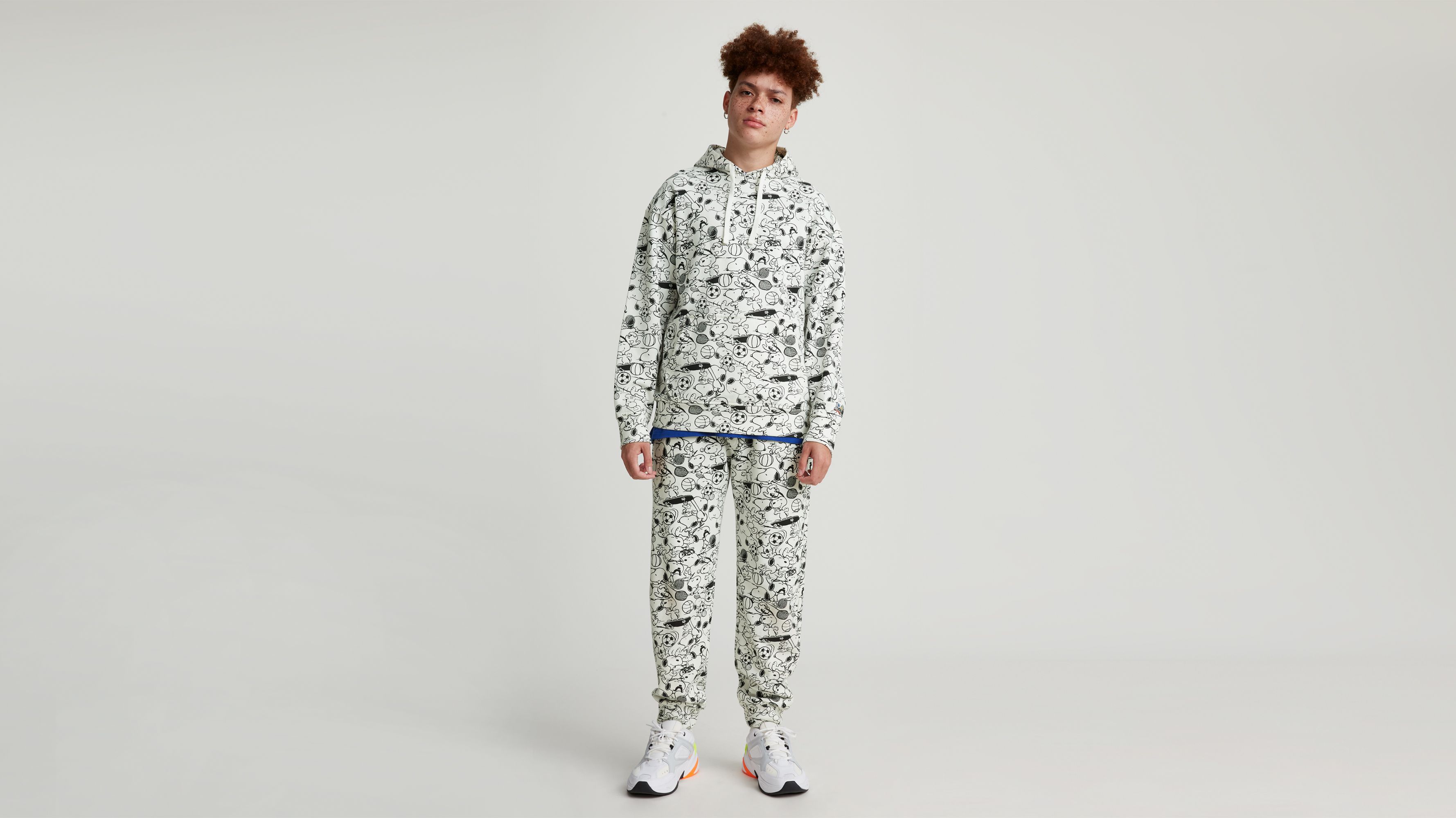 Levi's® x Peanuts Tapered Sweatpants 1