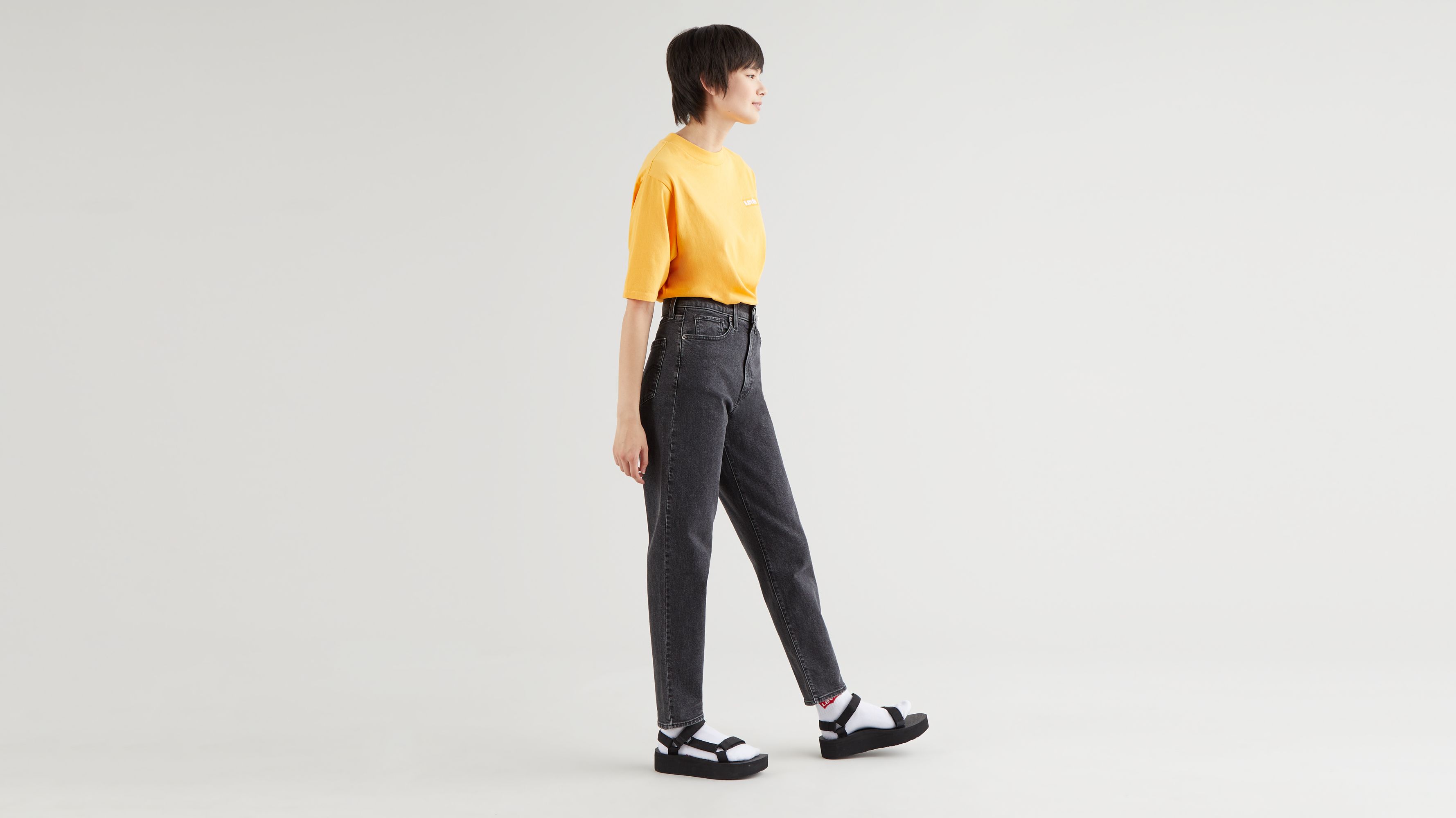 High Waisted Mom Jeans - Black | Levi's® GB