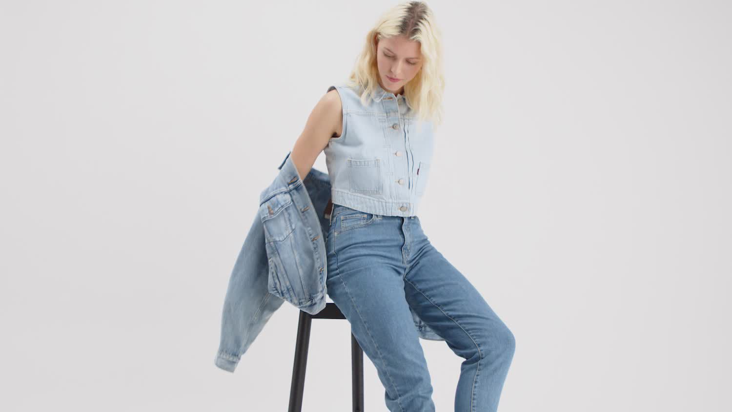 Levi's High Waisted Tapered Jeans In Mid-stone Wash-blues