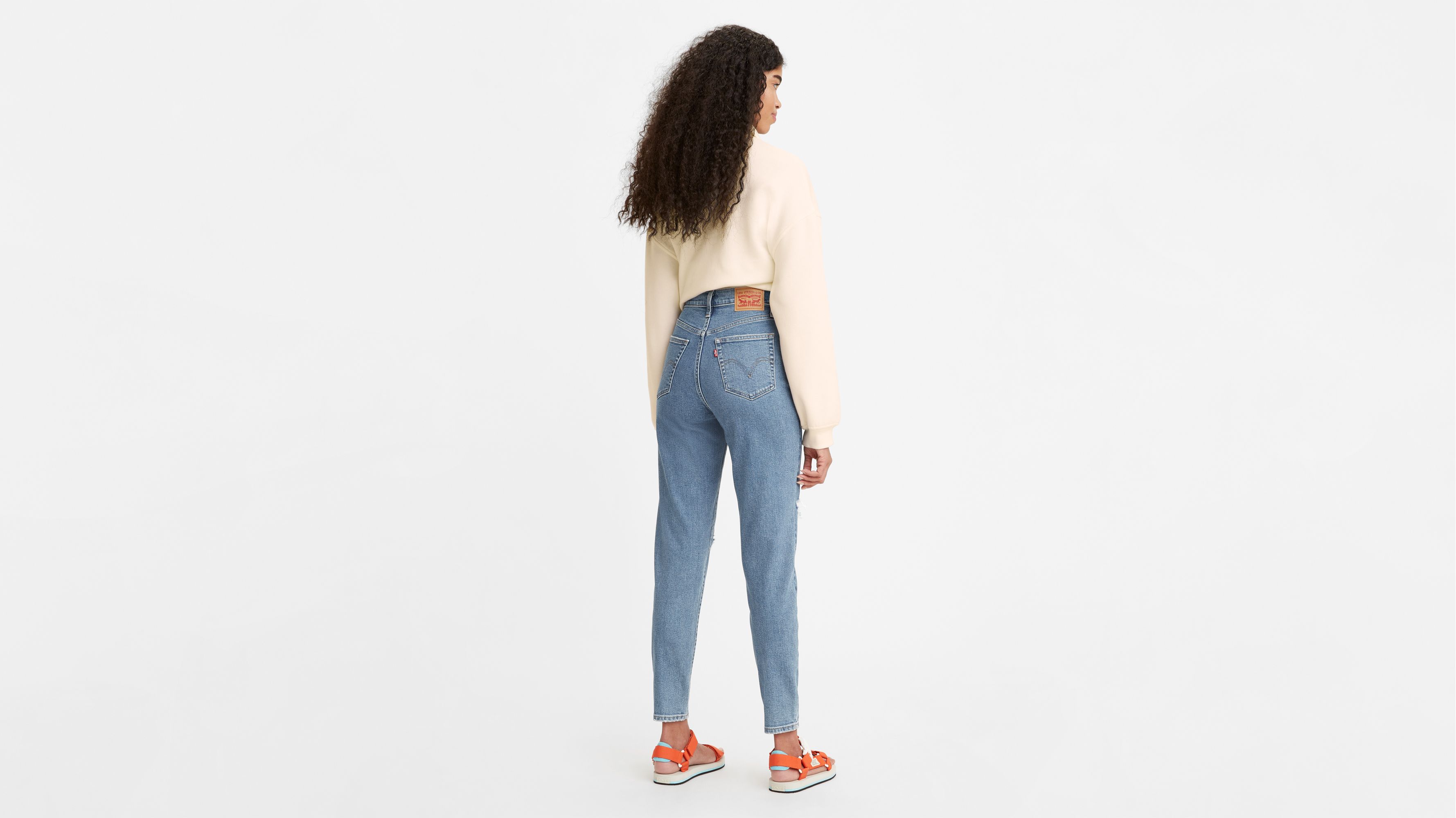 LEVI'S ® Tapered Calças de ganga 'High Waisted Mom Jean' em Azul