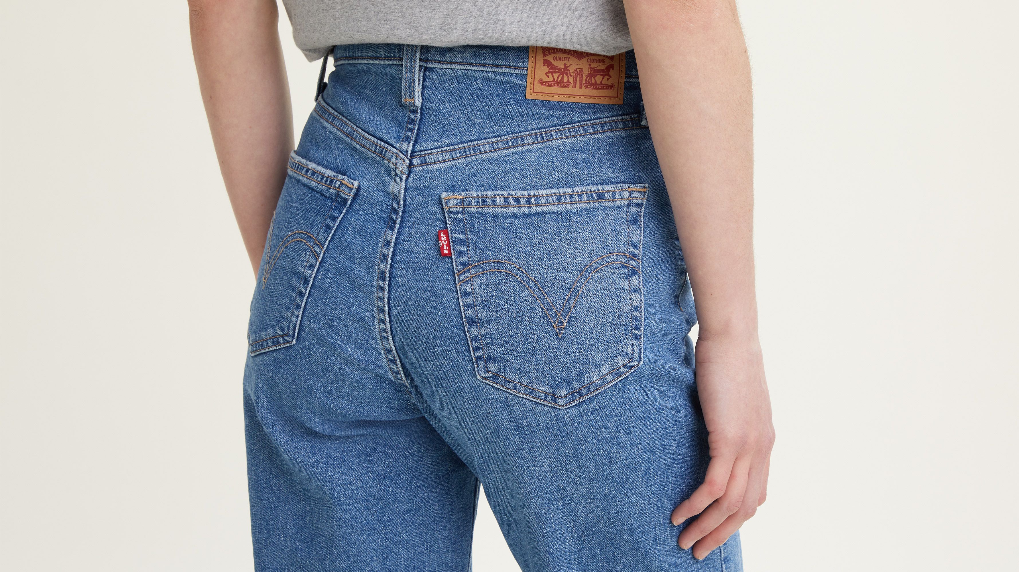 Le mom jean taille haute bleu pâle, Levi's, Taille haute