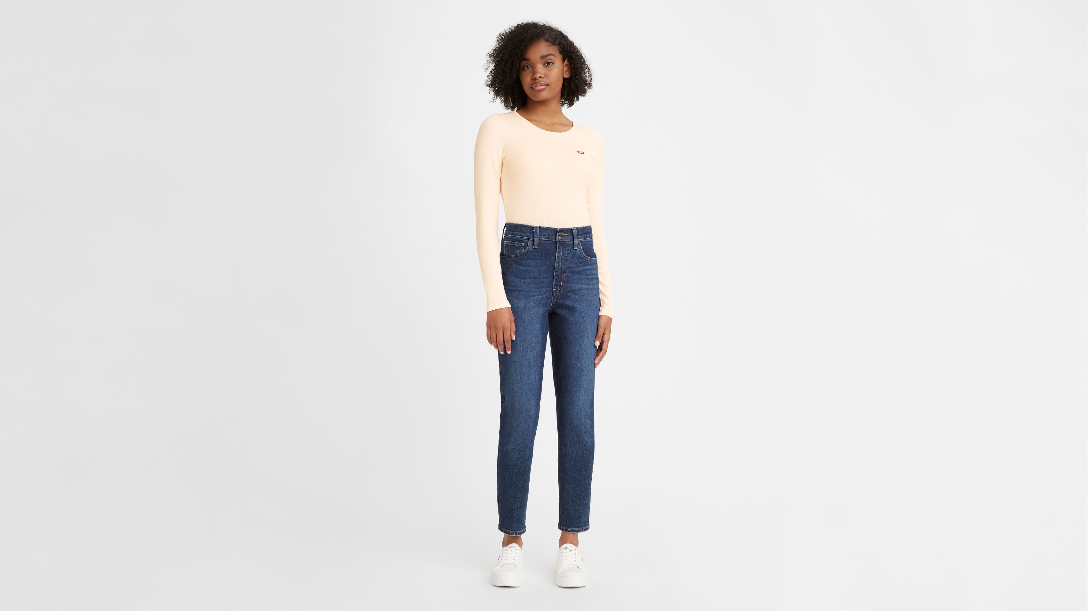 LEVI'S ® Tapered Calças de ganga 'High Waisted Mom Jean' em Azul