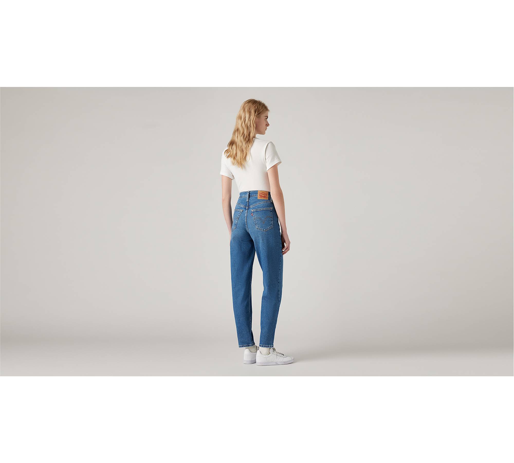 High-waisted jeans with metal fastening on the pockets :: LICHI