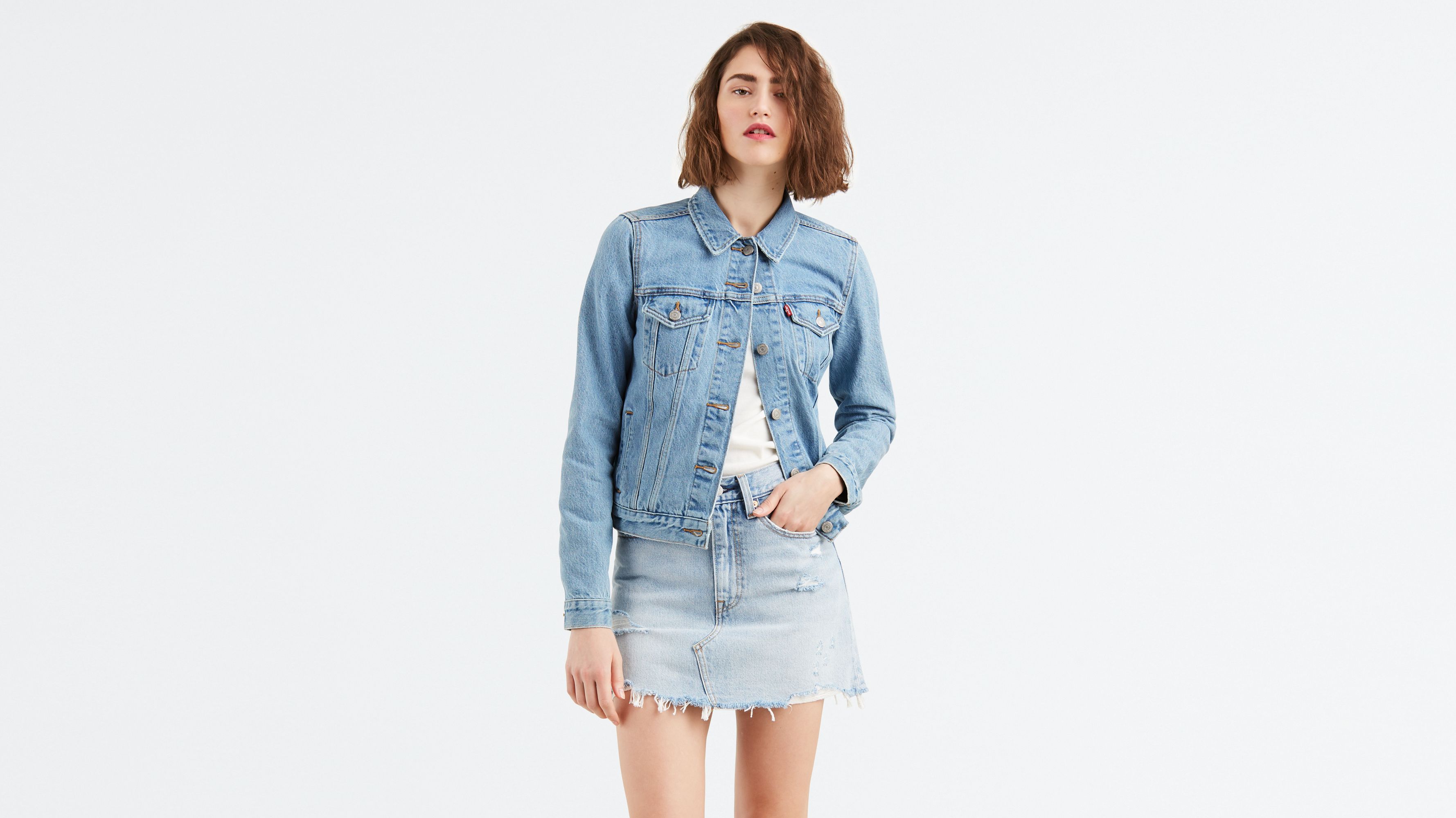 levi's trucker jacket light wash