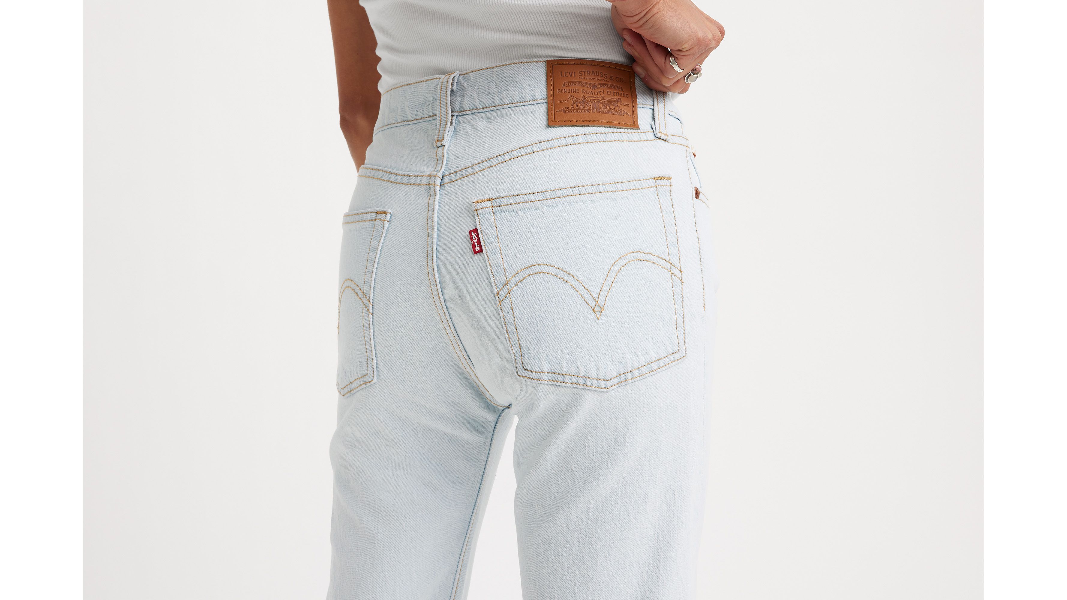 Levi's Women's Premium Wedgie Straight Jeans, (New) in The Clouds