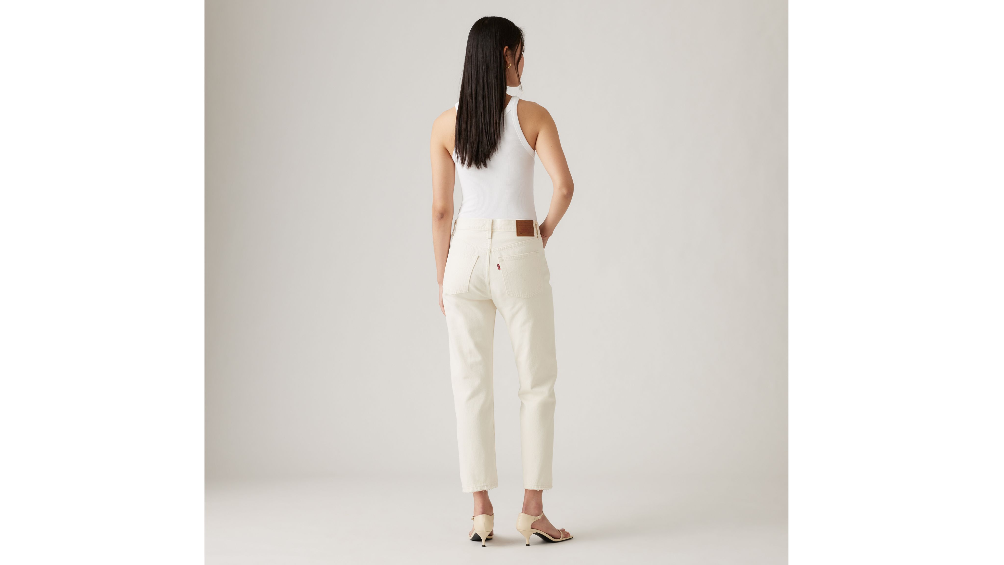 Levi's 501 Crop Jeans In Ecru
