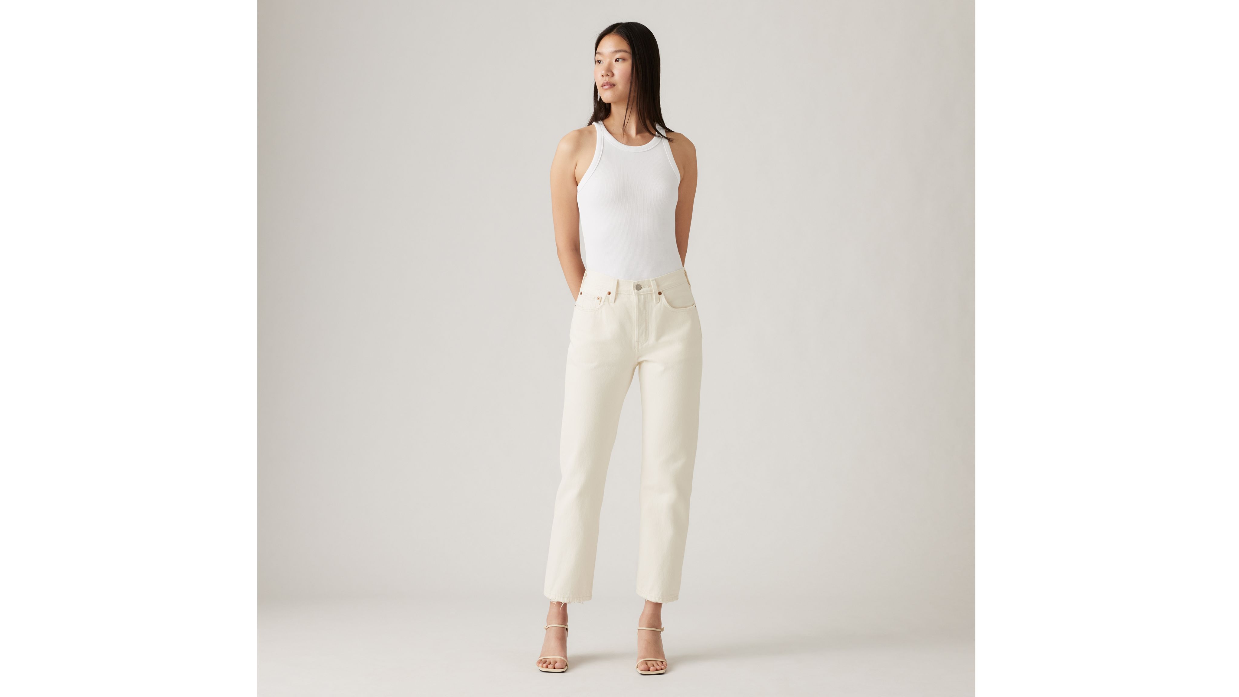 Levi's 501 Crop Jeans In Ecru
