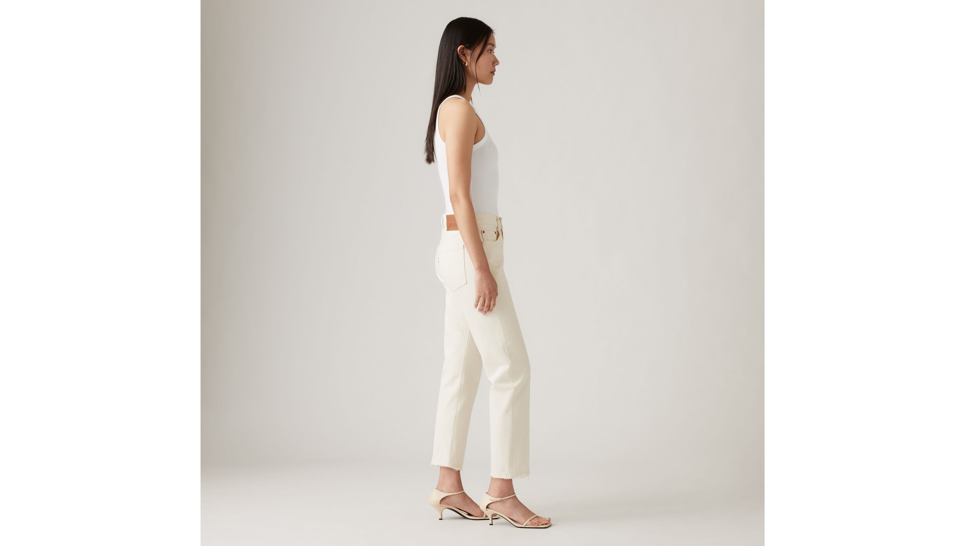 Levi's 501 Crop Jeans In Ecru