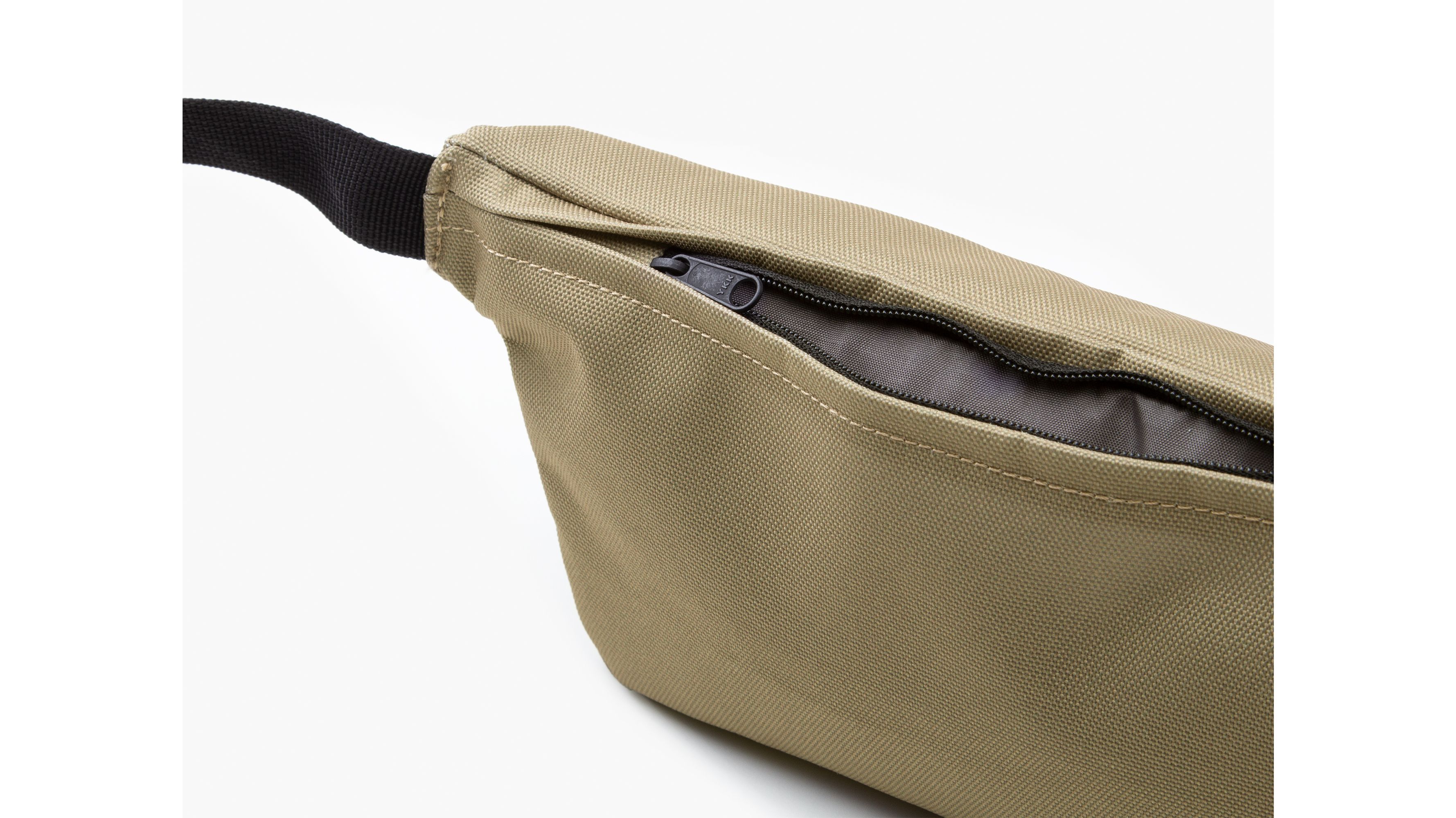 Levi's Logo Banana Sling 2