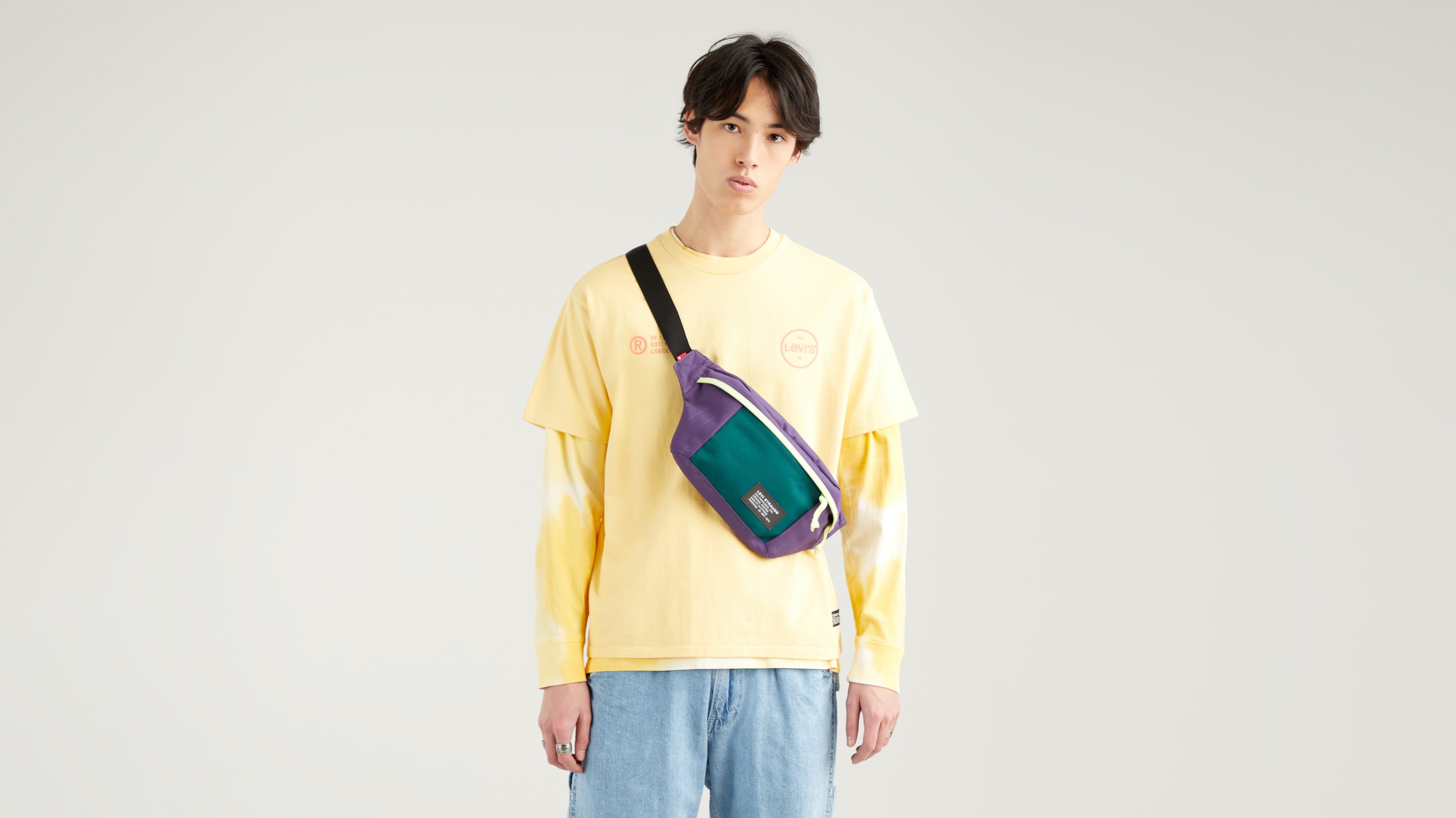 Levi's store banana sling