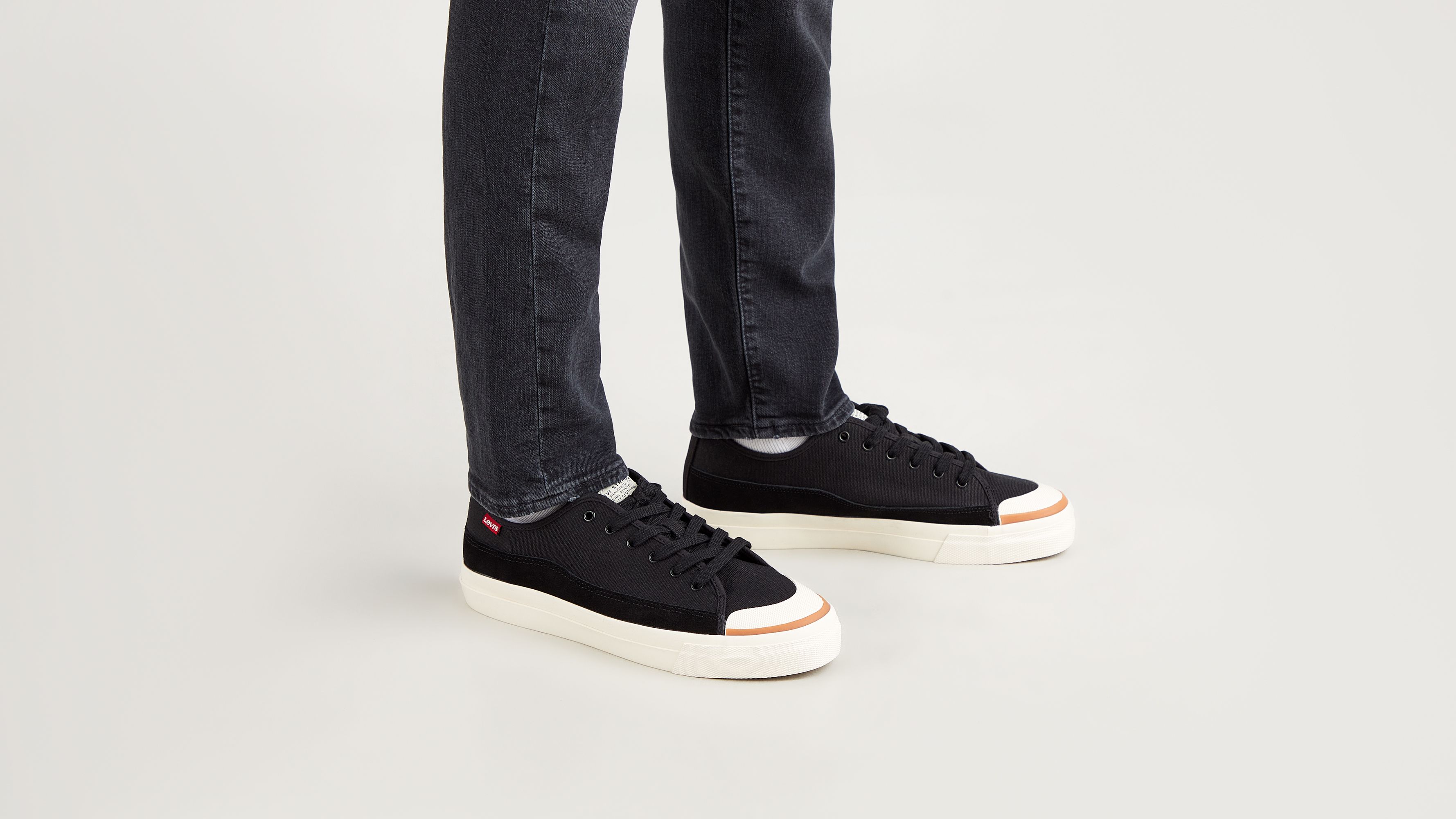 Levi's men's store bass low sneakers