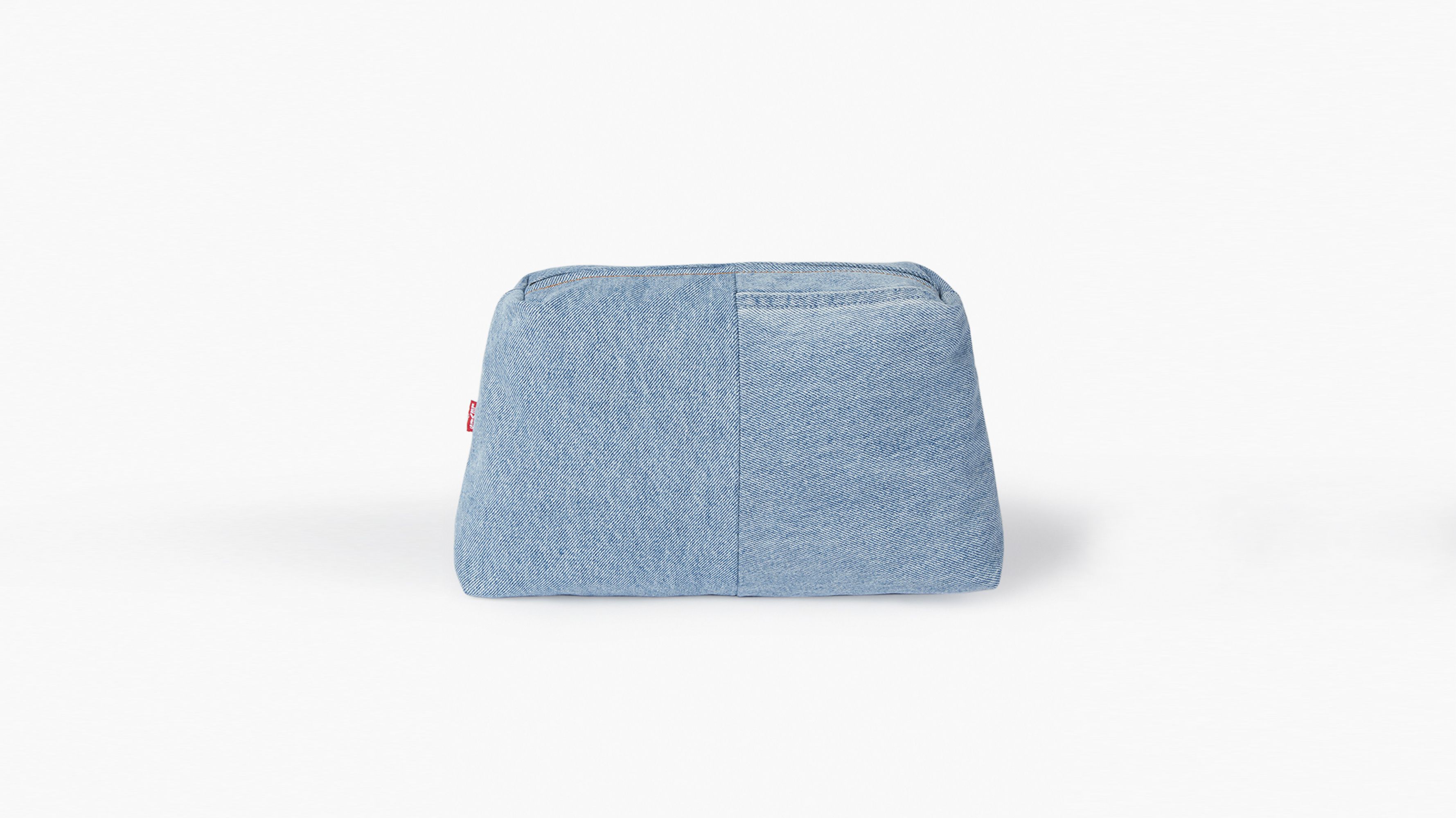 Levis pouch 2025