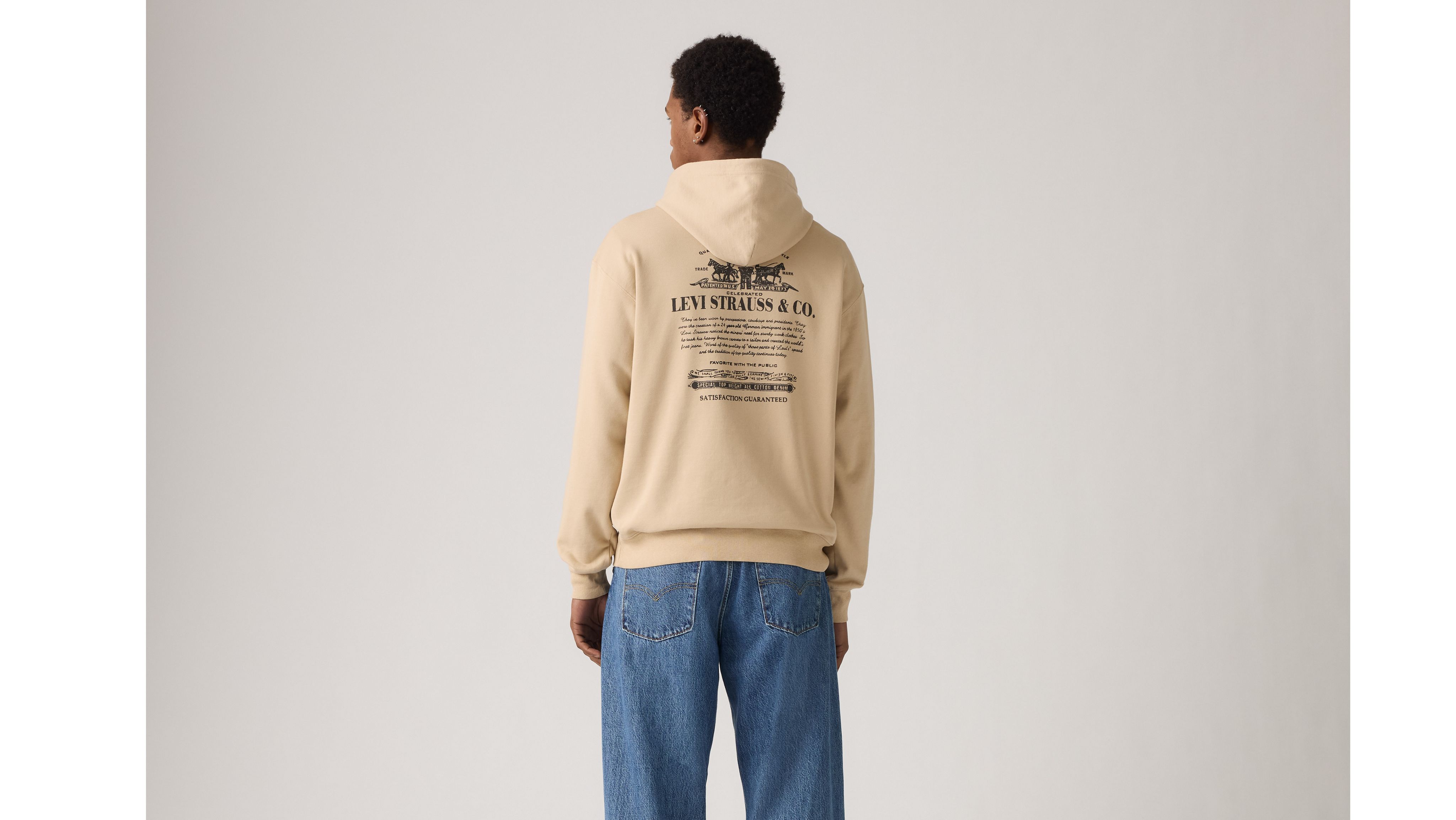 Relaxed Graphic Hoodie 3