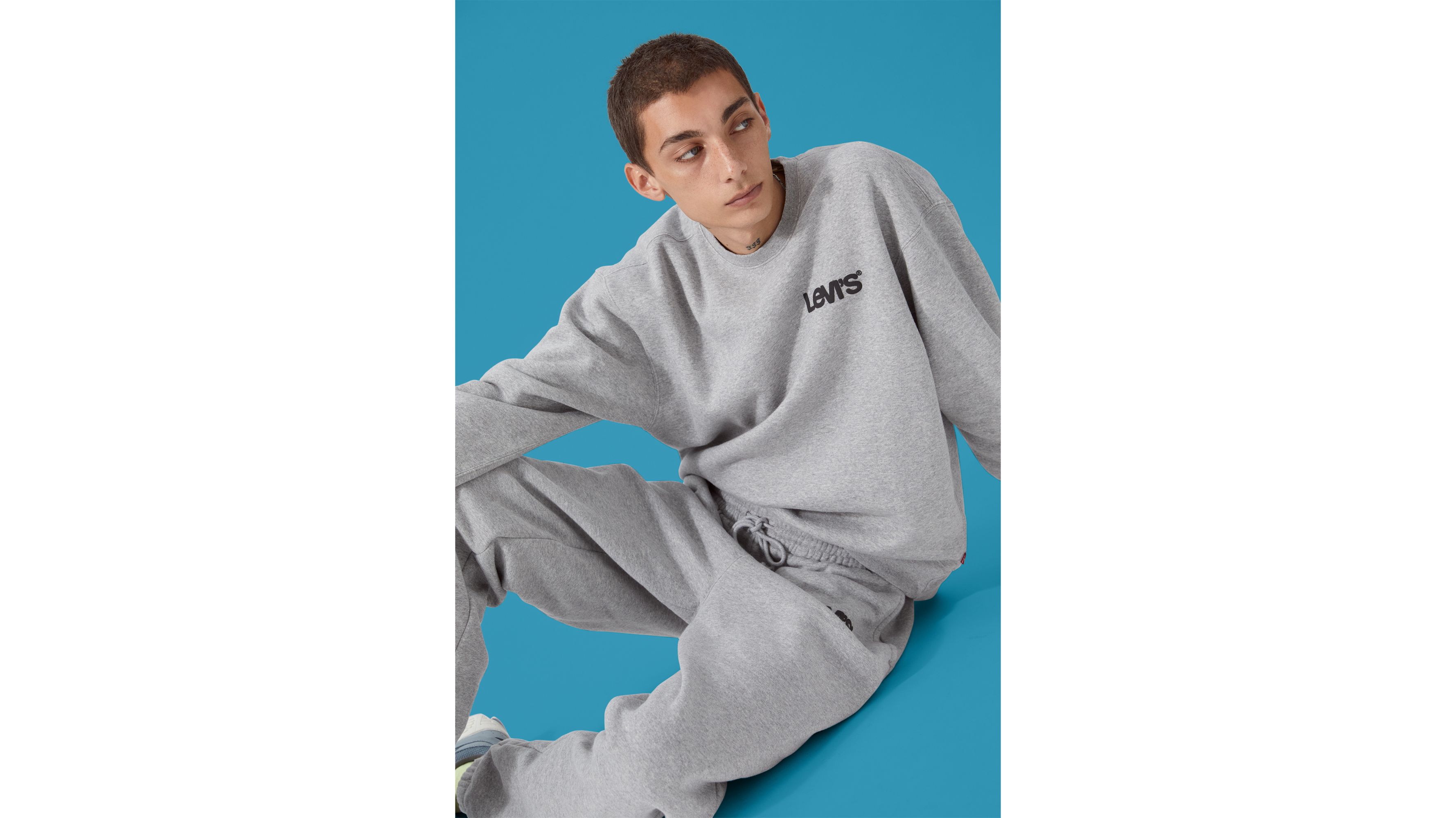 Relaxed Graphic Crewneck Sweatshirt 1