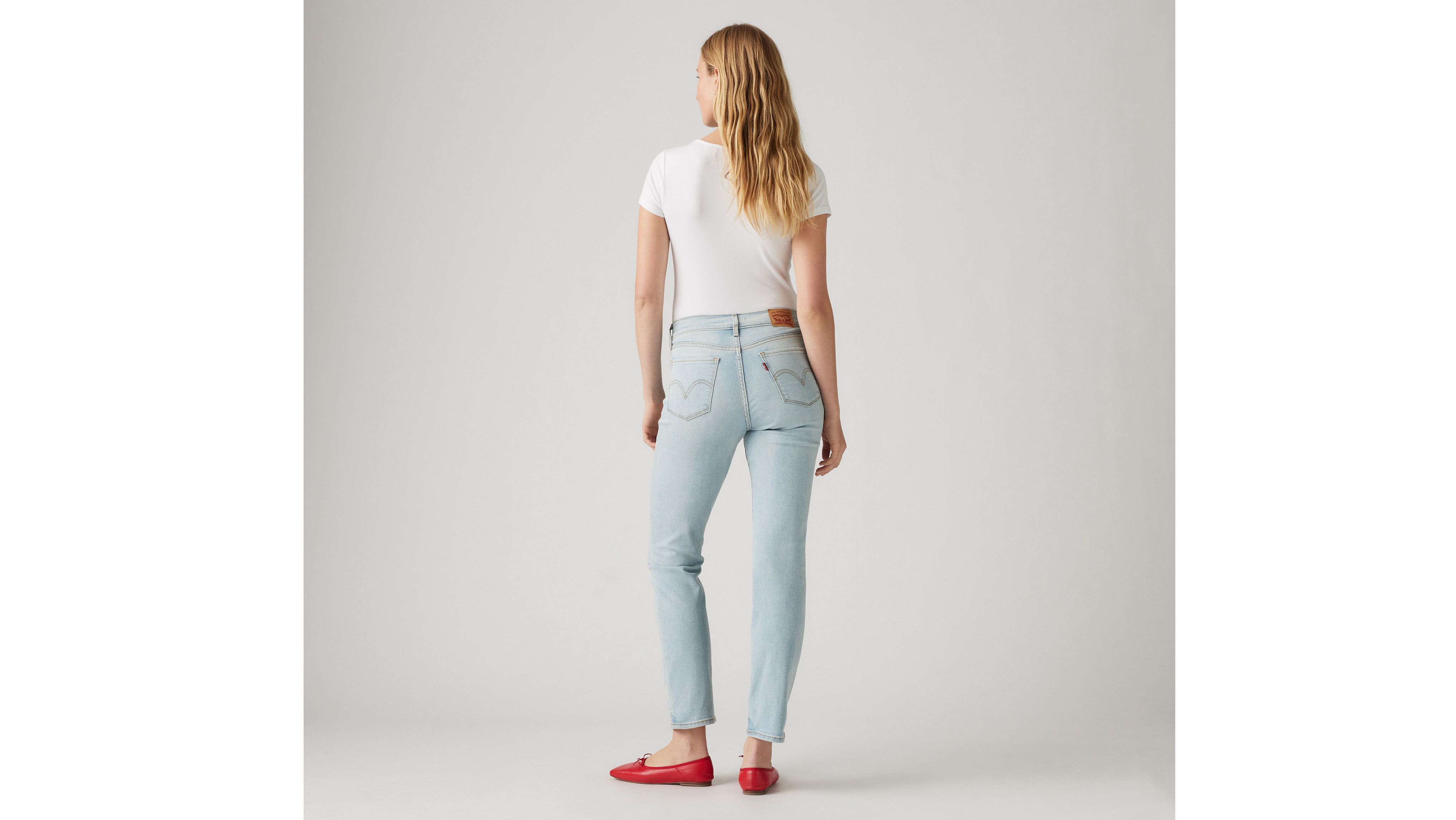 Classic Straight Women's Jeans (plus Size) - Light Wash