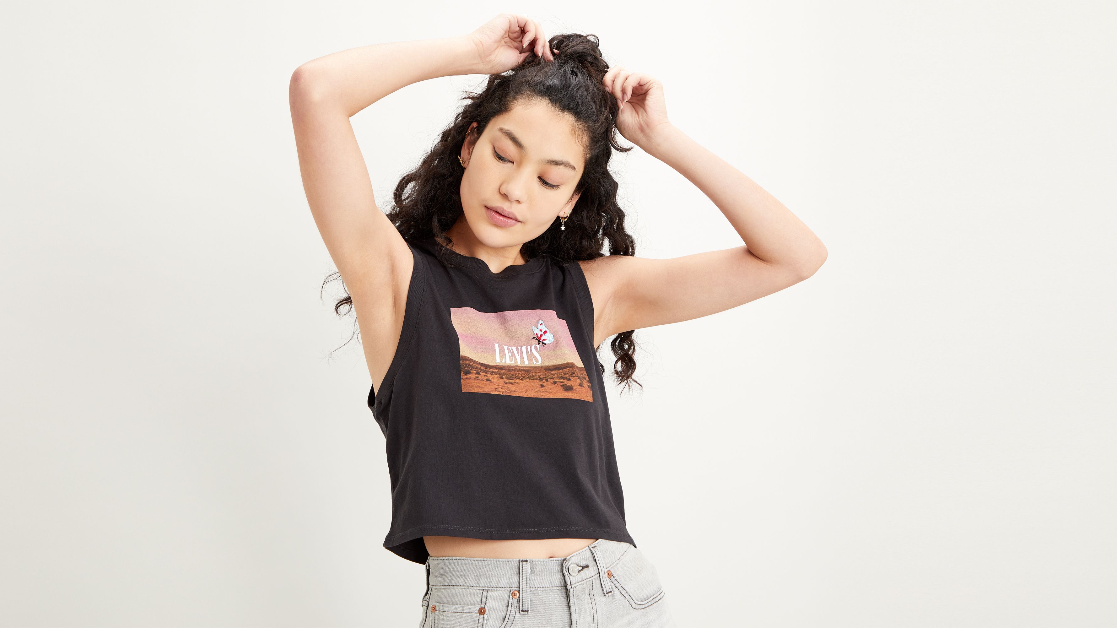 levi's graphic crop tank